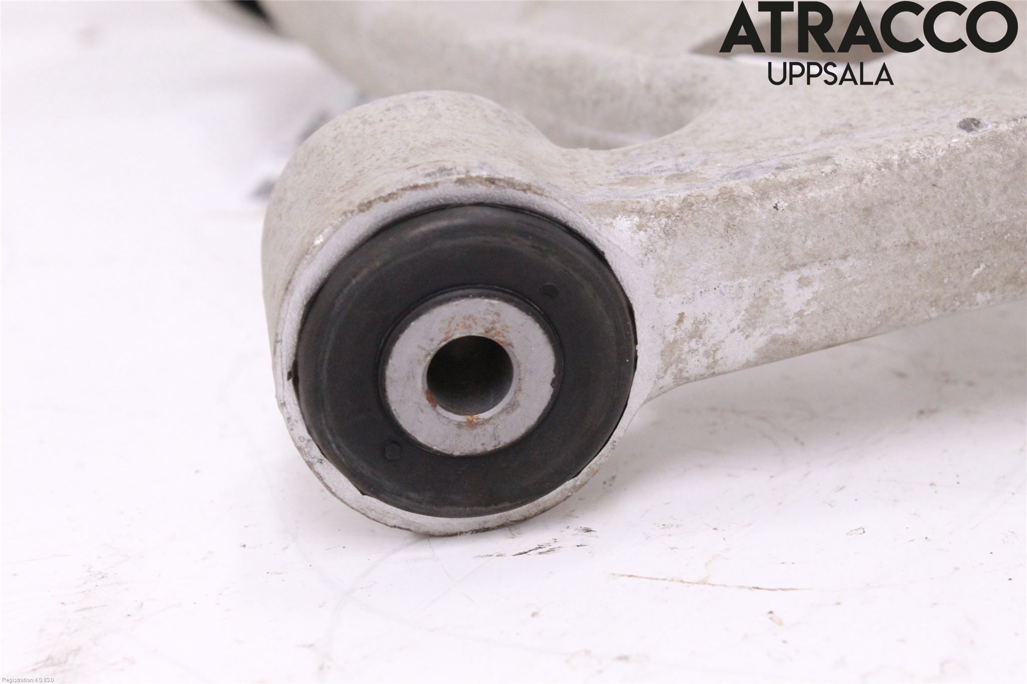 Volkswagen VW PASSAT 11-14 Bärarm Fram Undre Hö