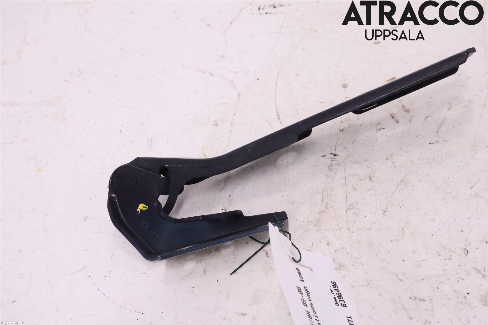 Audi A4/S4 05-07 Huvgångjärn