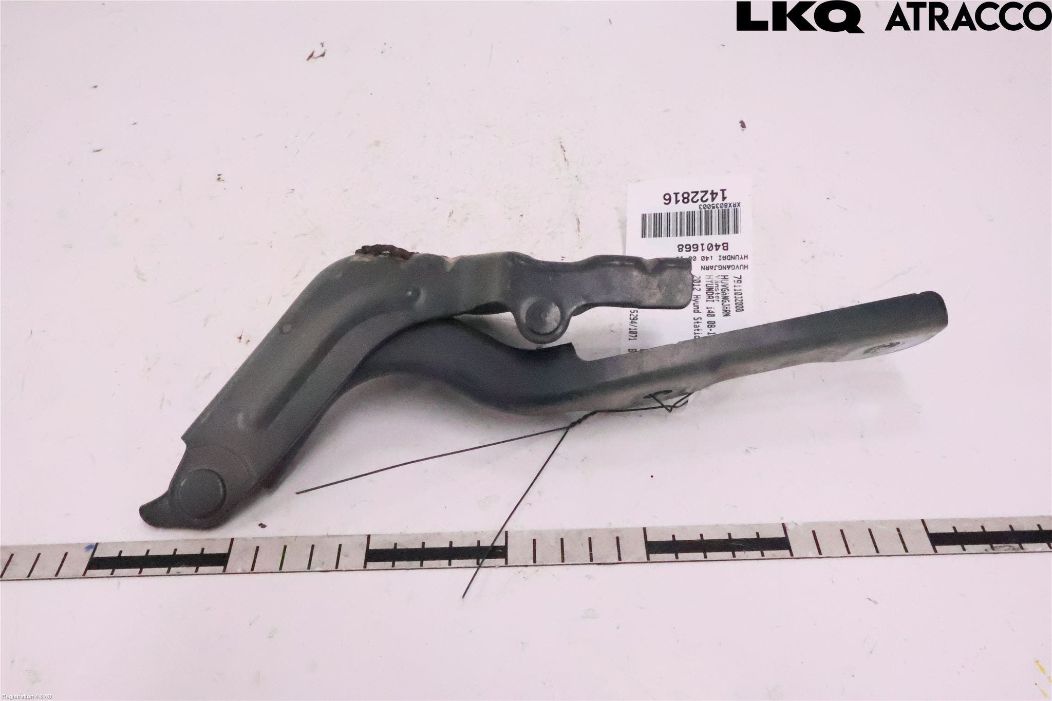 Hyundai i40 08-15 Huvgångjärn