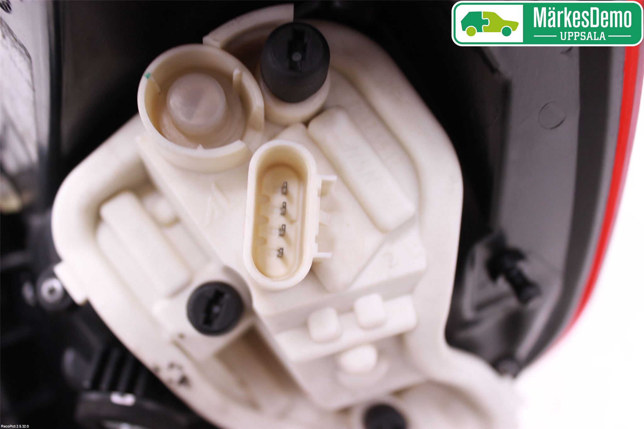 Opel ASTRA J 10-15 Bakljus Vänster