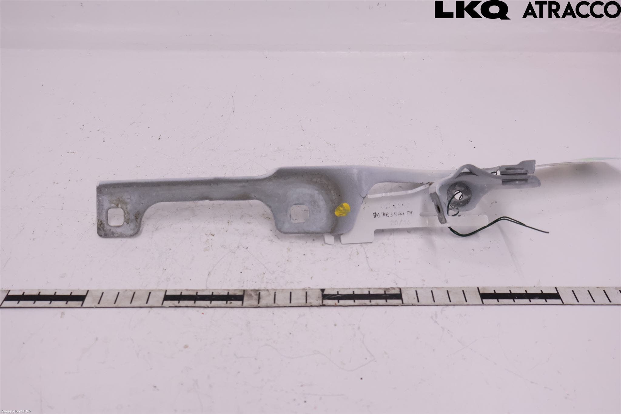 Peugeot 2008 13-20 Huvgångjärn