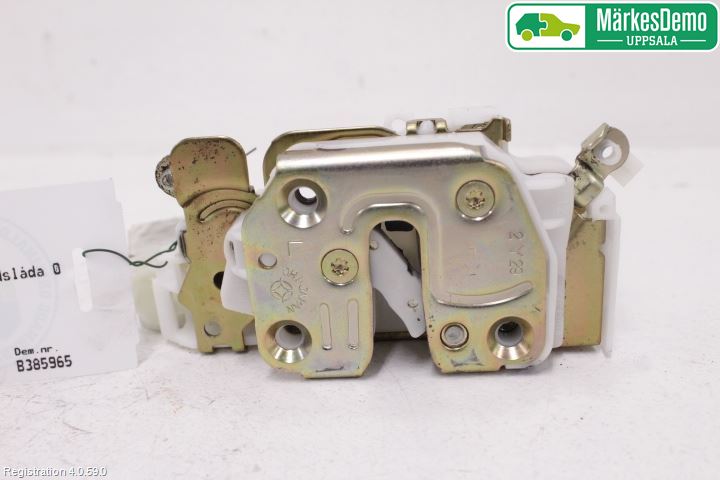 Nissan NAVARA 98-05 Låskista-Dörrlås