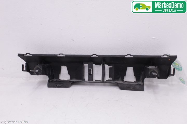 Mercedes-Benz MB C-KLASS (W205) 14-21 Stötfångardel Bak Mitt