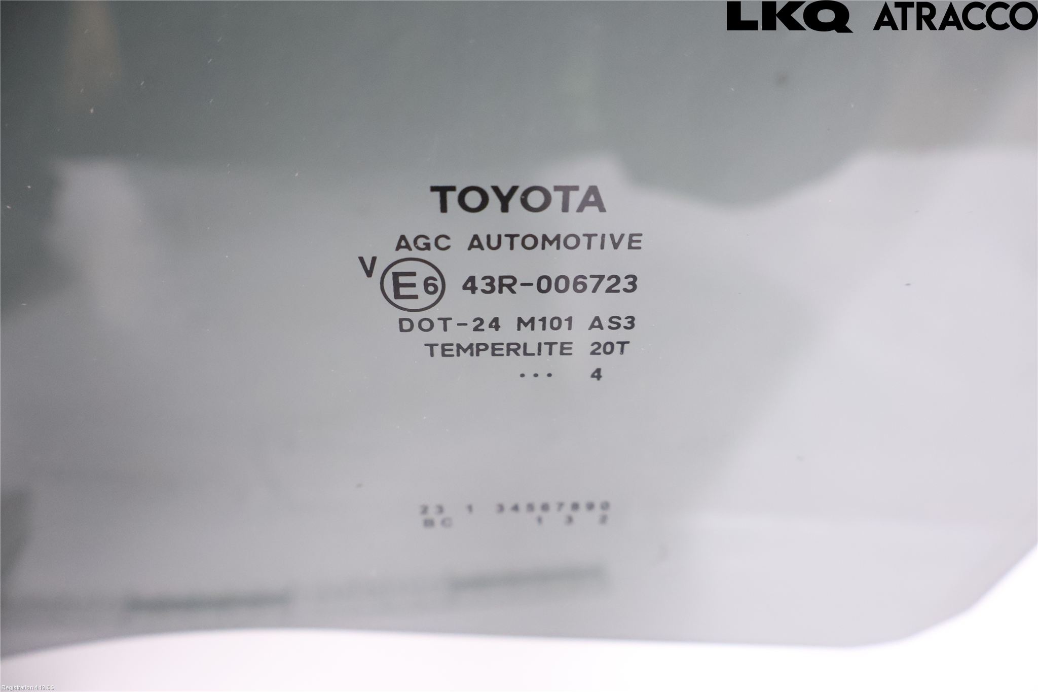 Toyota YARIS XP130 12-14 Dörruta Bak Vänster