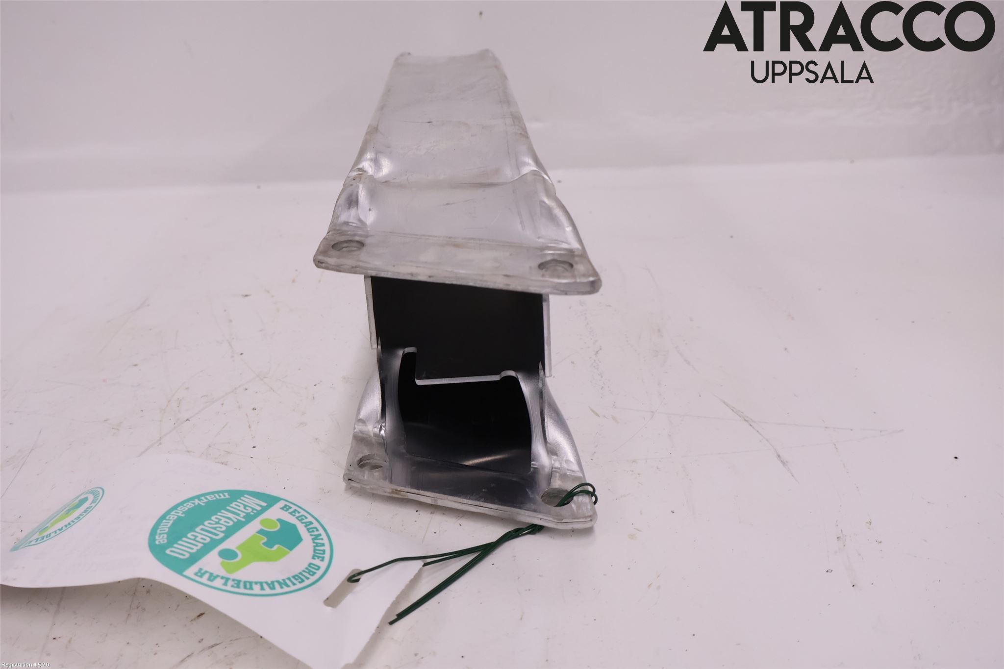 BMW 1 F40 19- Stötfångarbärjärn Fram