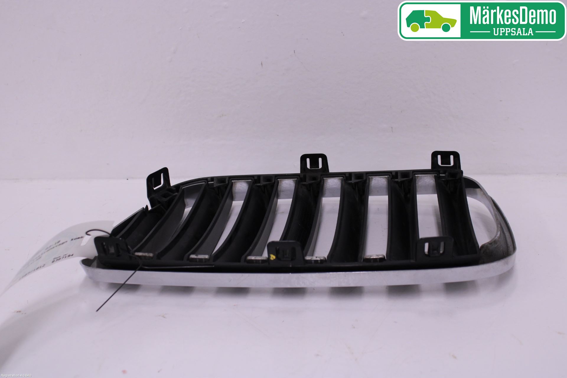 BMW X3 E83     03-10 Grilldel Höger