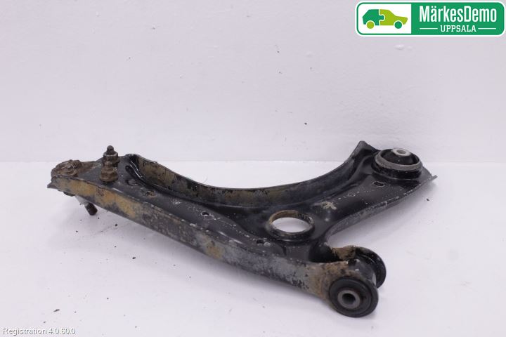 Skoda FABIA 07-14 Bärarm Fram Undre Vä