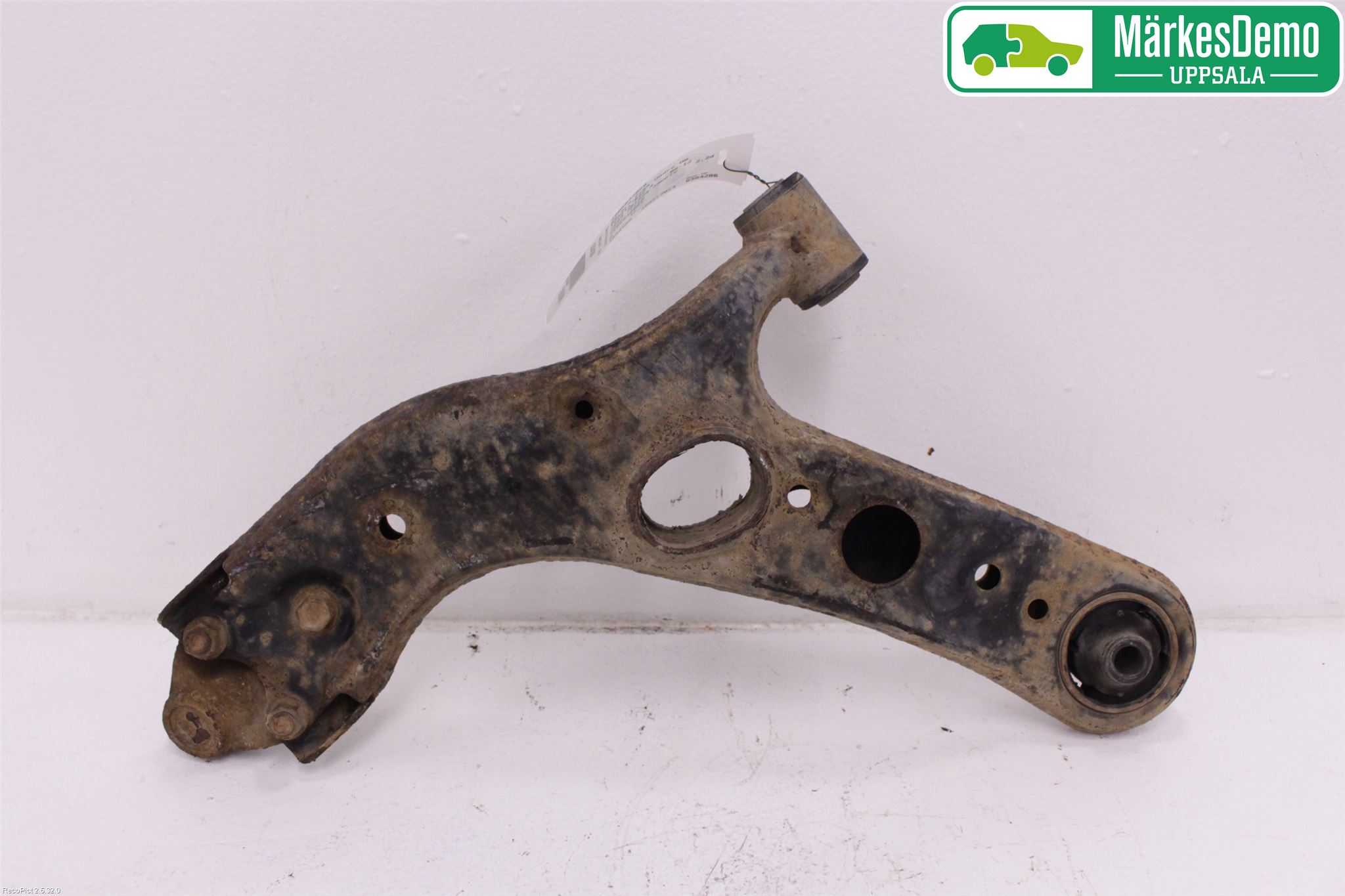 Toyota RAV 4 06-12 Bärarm Fram Undre Hö