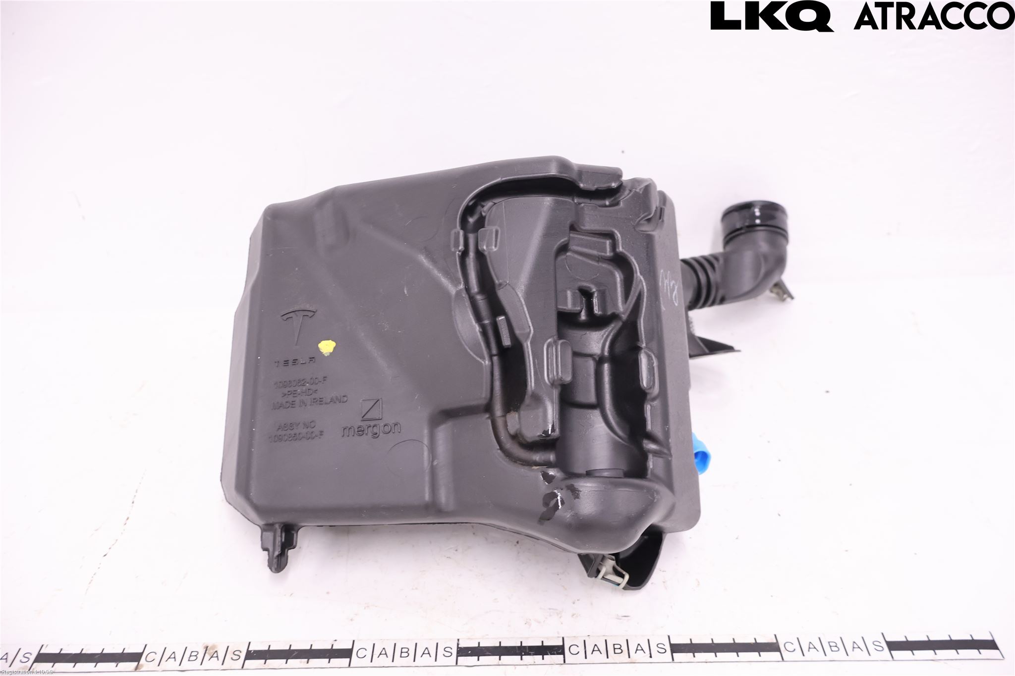 Tesla MODEL 3 17- Spolartank Vindruta