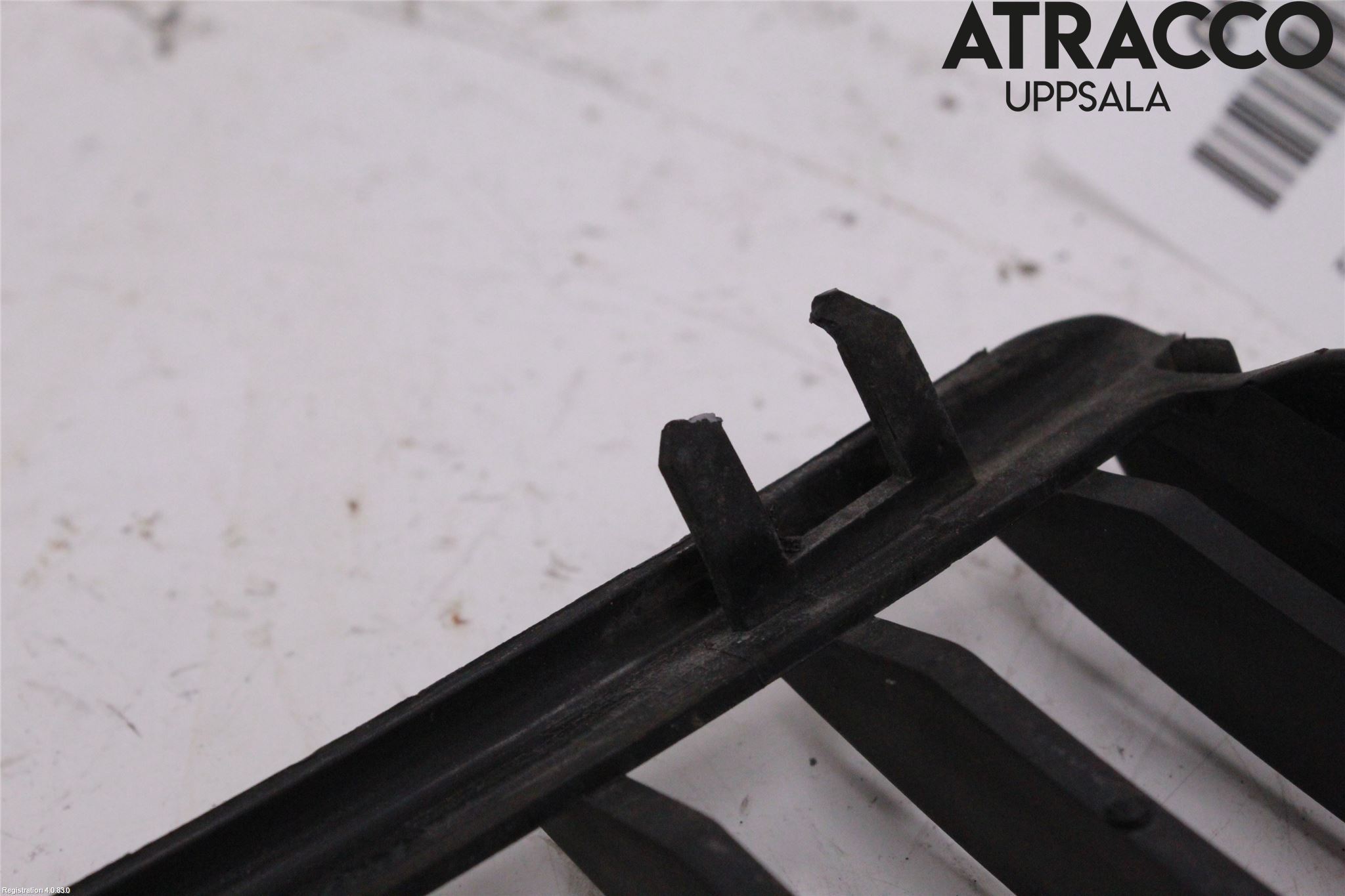 BMW 3 E90/91 SED/TOU 05-12 Grilldel Vänster