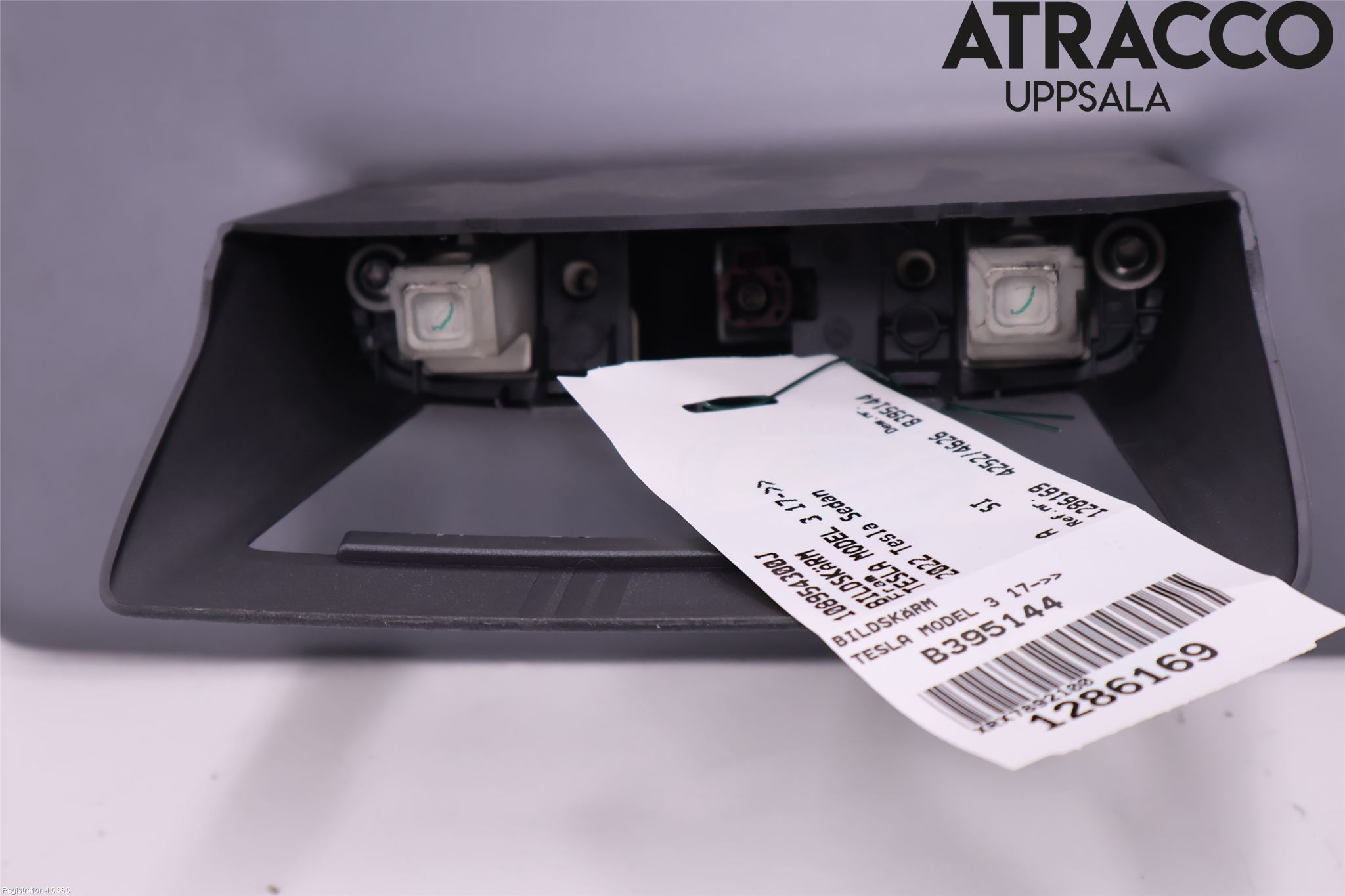 Tesla MODEL 3 17- Bildskärm