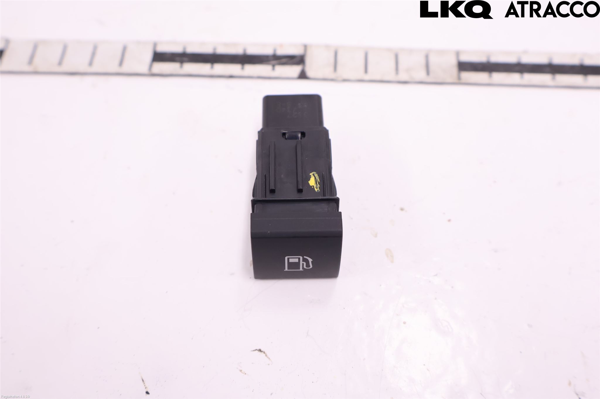 Toyota C-HR 24- Strömställare Tanklucka