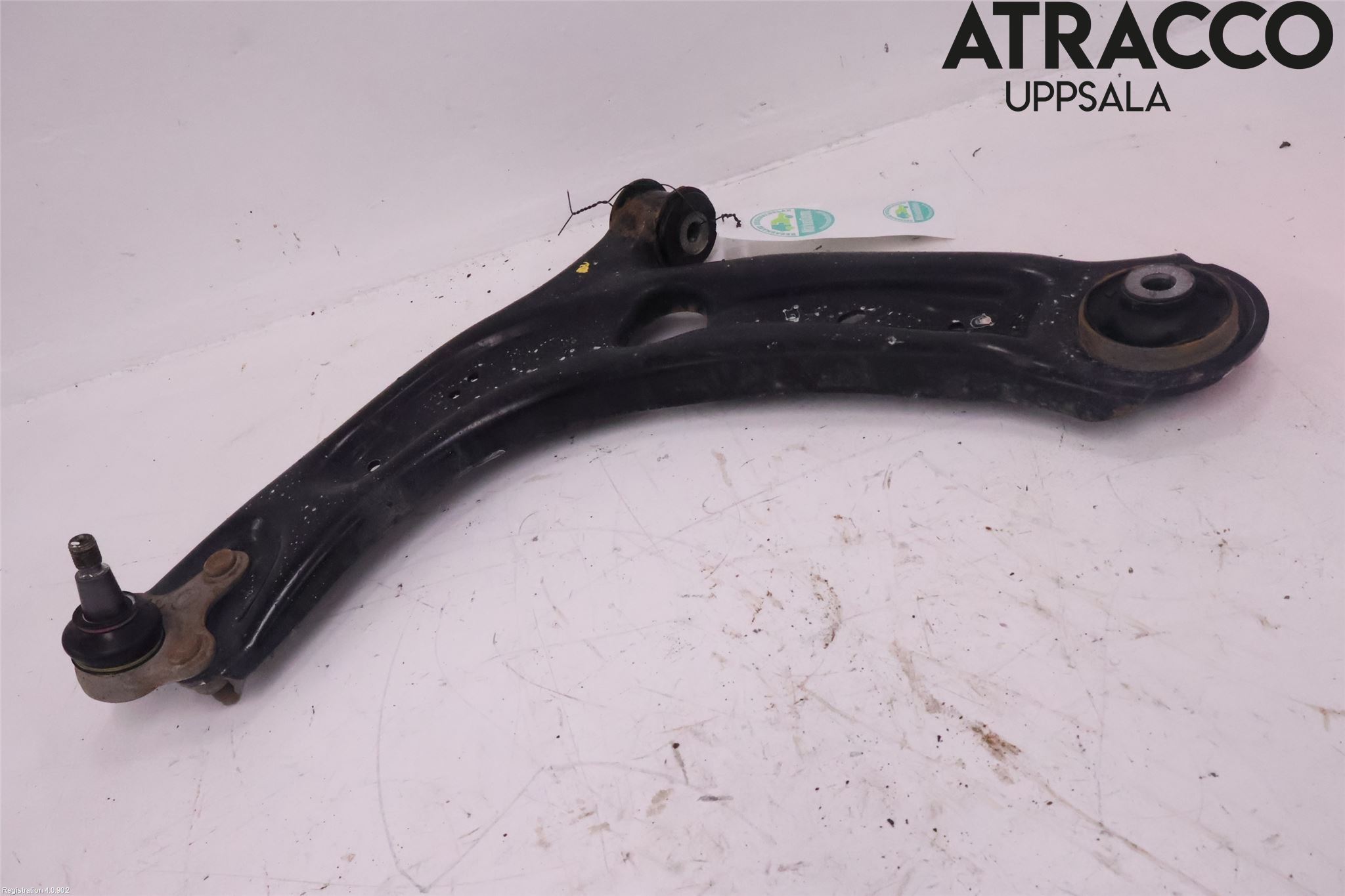 Volkswagen VW PASSAT 15-19 Bärarm Fram Undre Vä