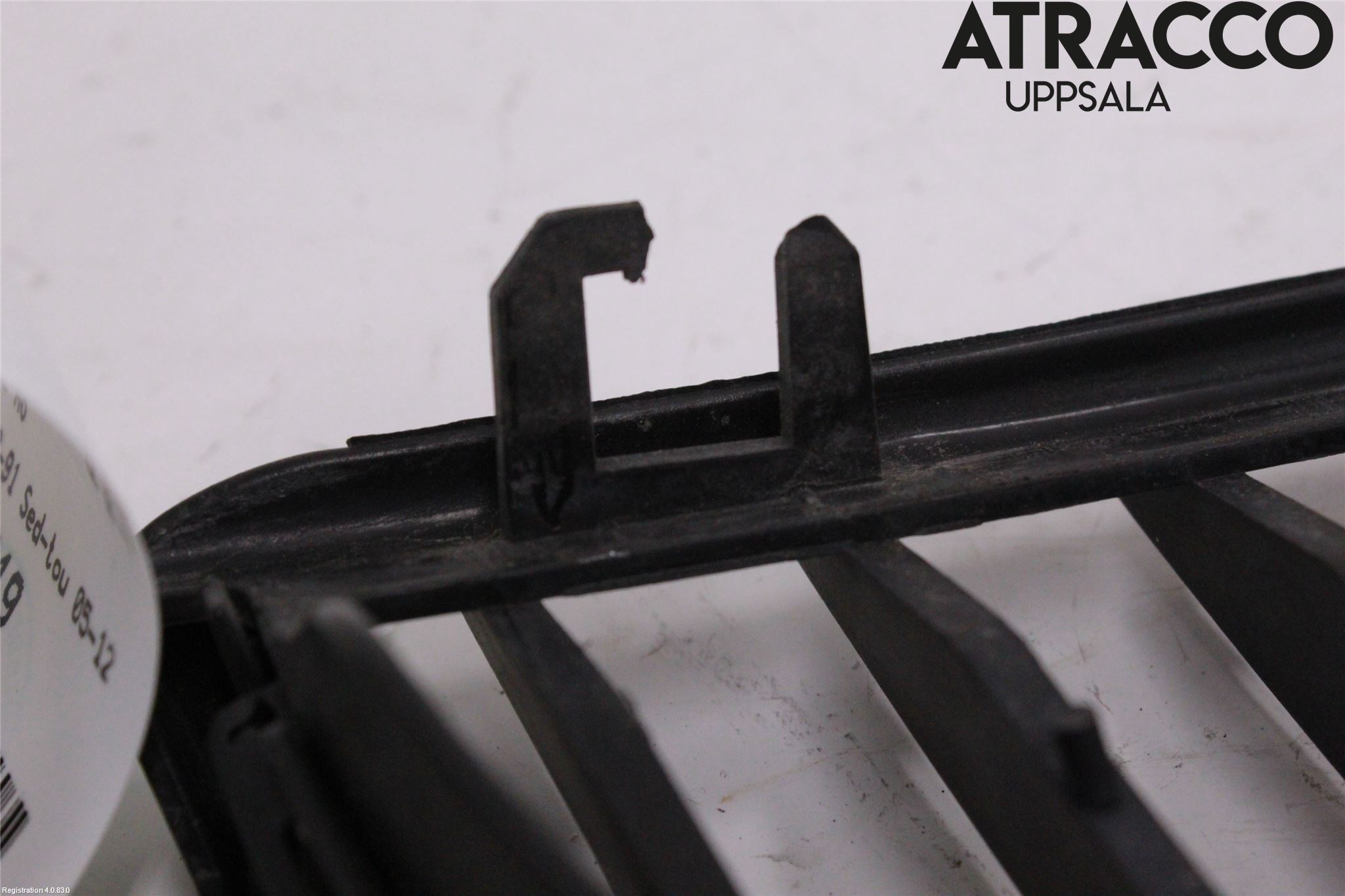 BMW 3 E90/91 SED/TOU 05-12 Grilldel Vänster