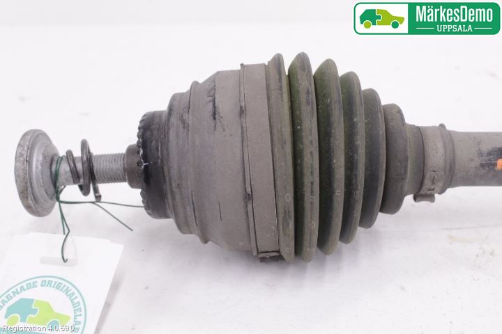 BMW 2 F45 Active Tourer 14-21 Drivaxel Fram Höger