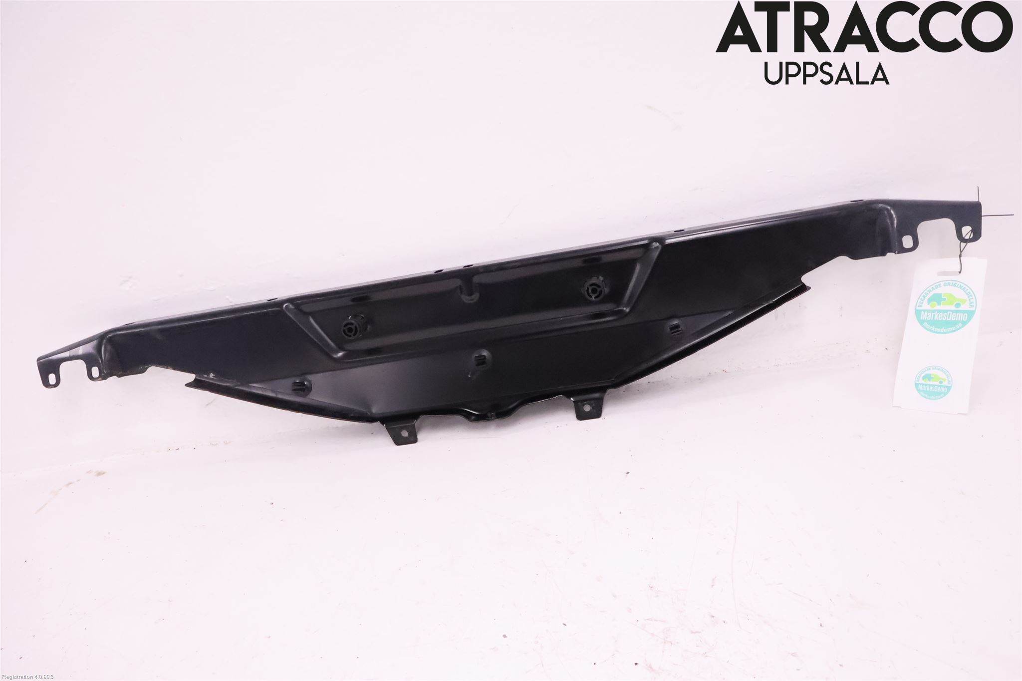 BMW 5 F10/F11/F18 09-17 Front Huvlåsplåt-Balk