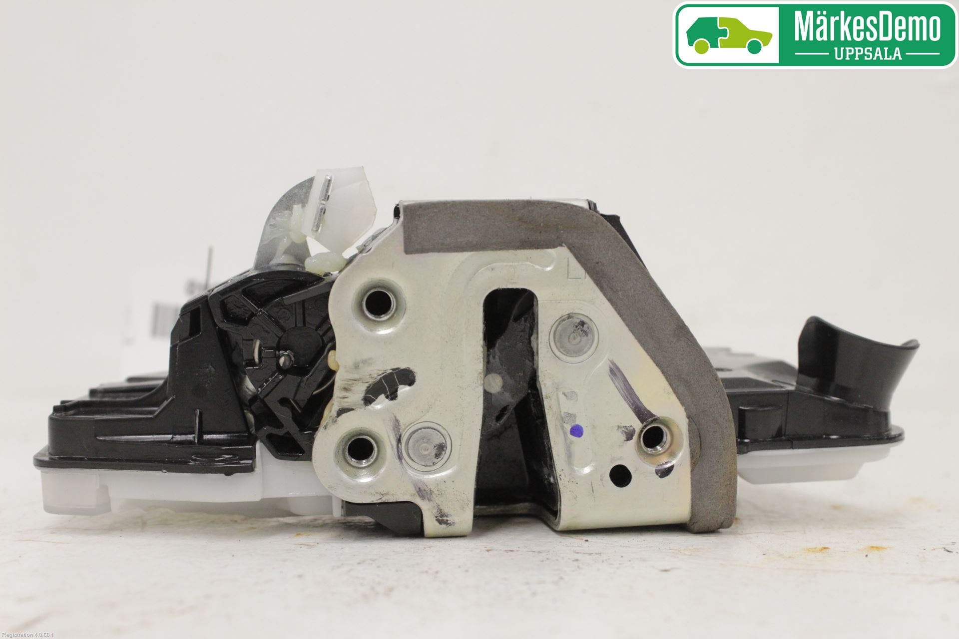 Toyota HILUX 16- Låskista-Dörrlås