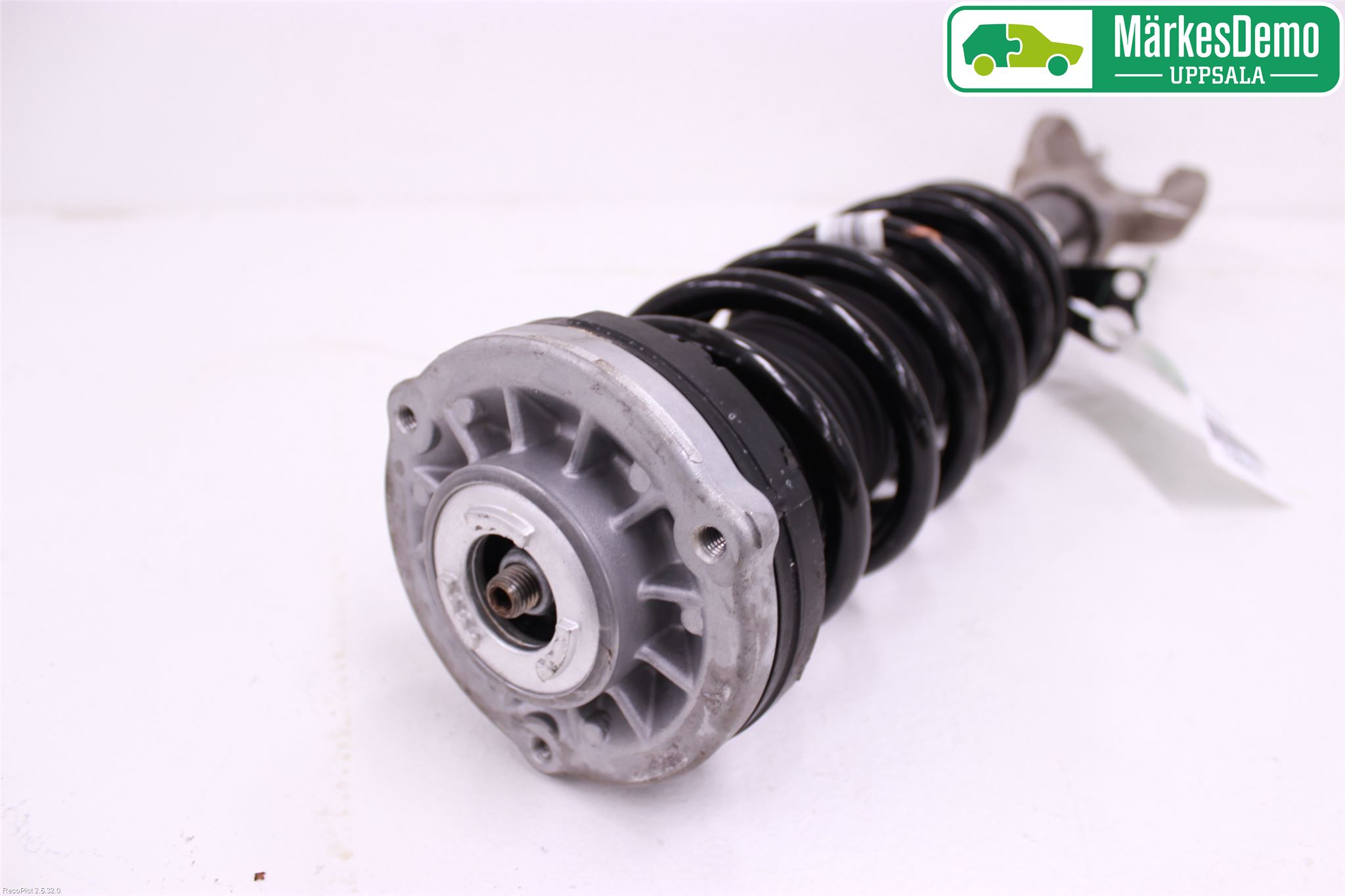 BMW 5 G30/G31/F90 17-23 Fjäderben Fram Höger