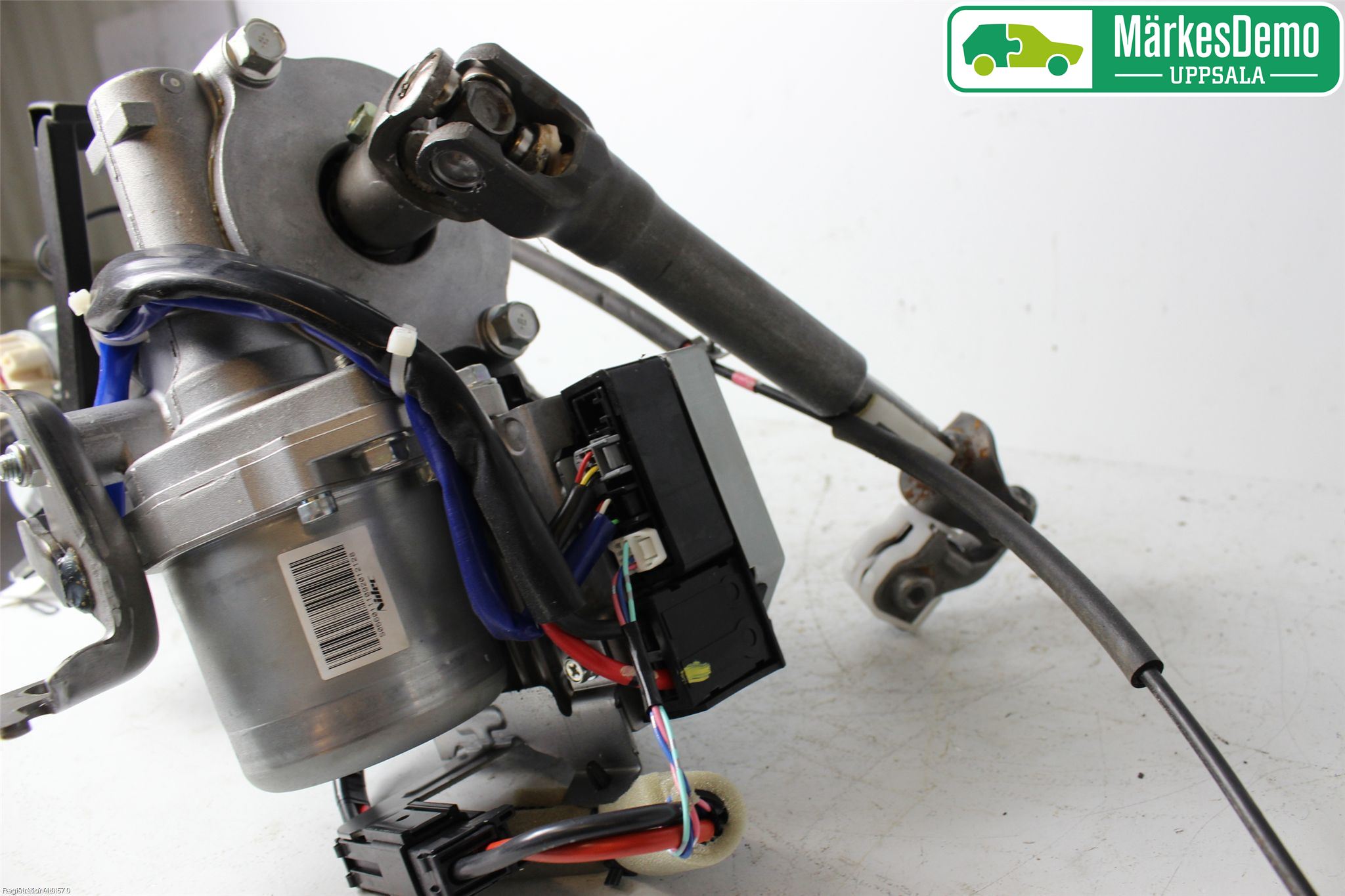 Nissan JUKE 10-14 Rattaxelagg Justerbart