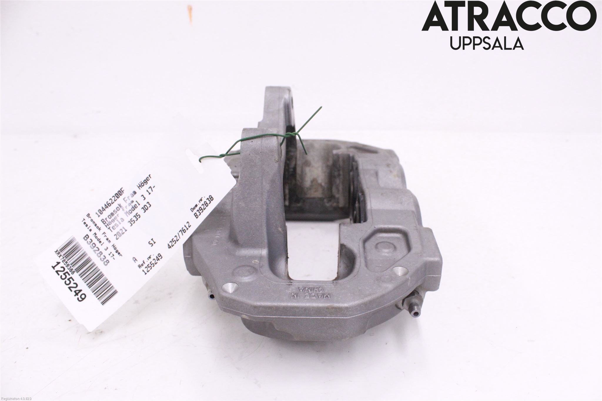 Tesla MODEL 3 17- Bromsok Fram Höger