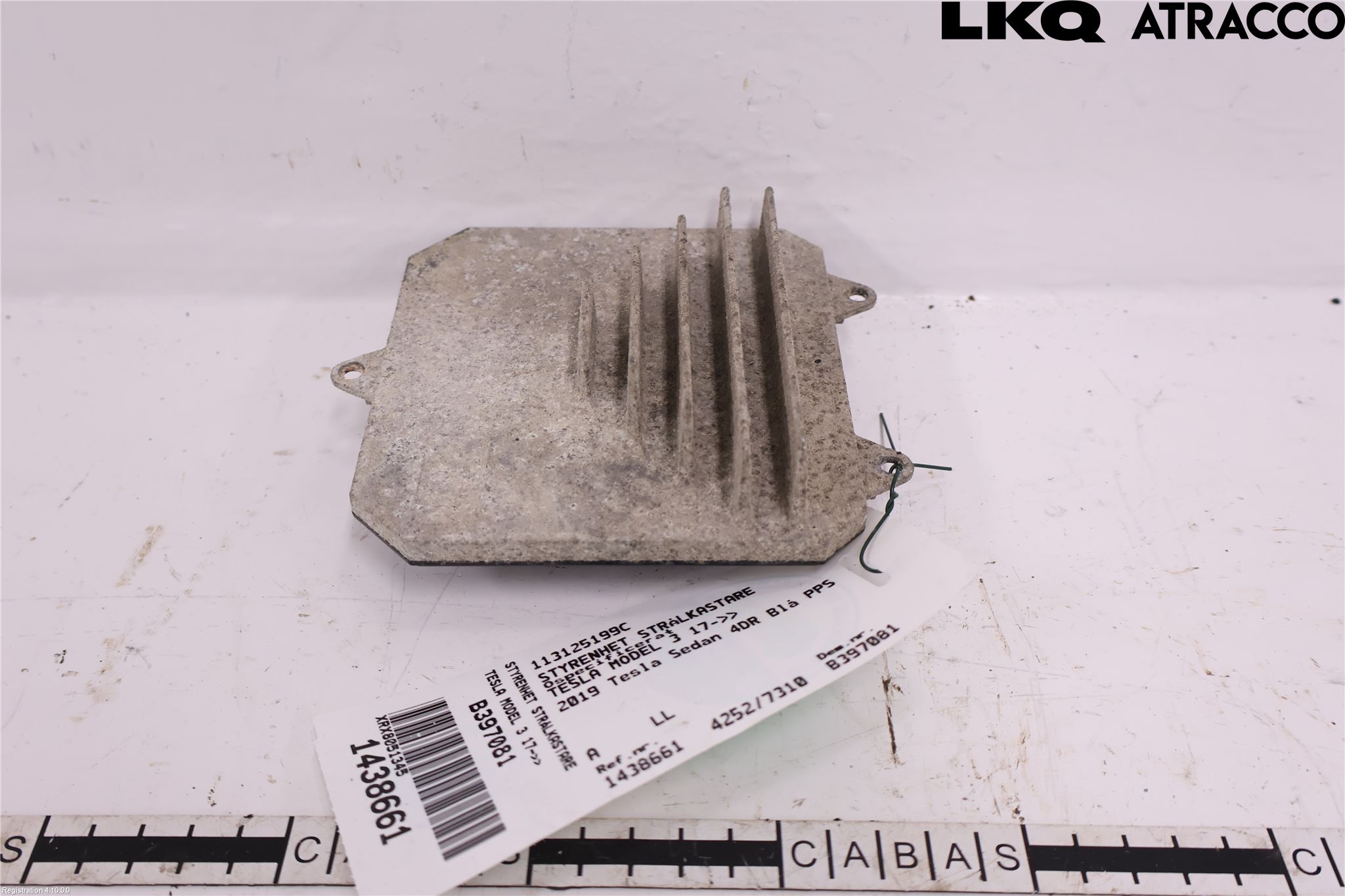 Tesla MODEL 3 17- Styrenhet Strålkastare