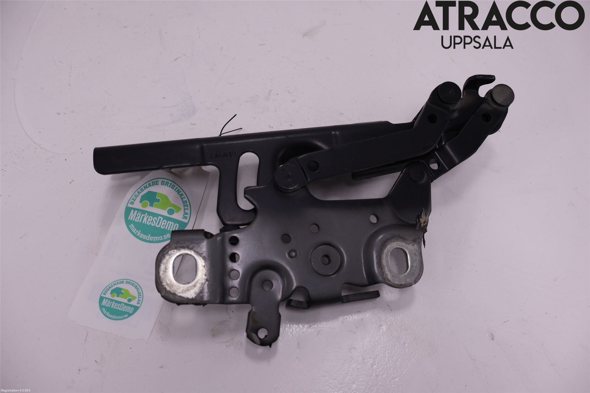 BMW 3 F30/F31/F80 12-19 Huvgångjärn