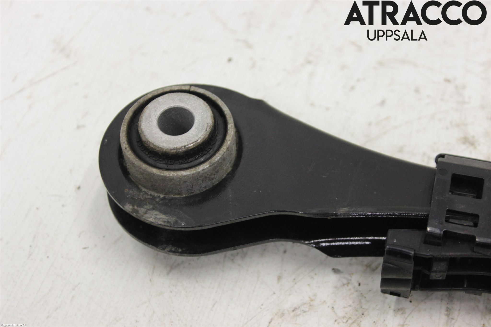 BMW 3 F30/F31/F80 12-19 Bärarm Bak Övre Höger