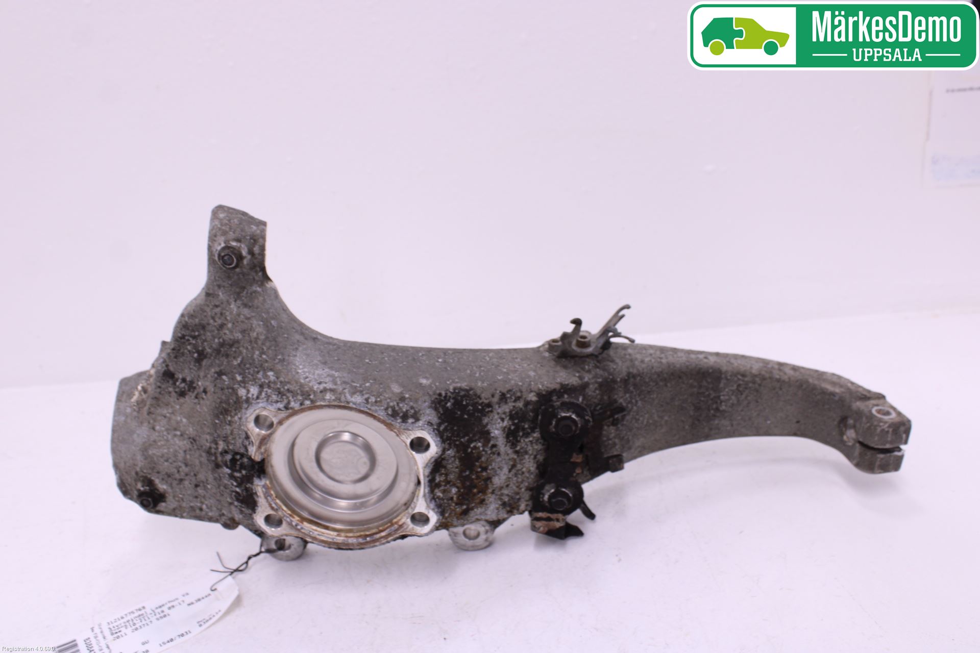 BMW 5 F10/F11/F18 09-17 Styrspindel Lagerhus Vä