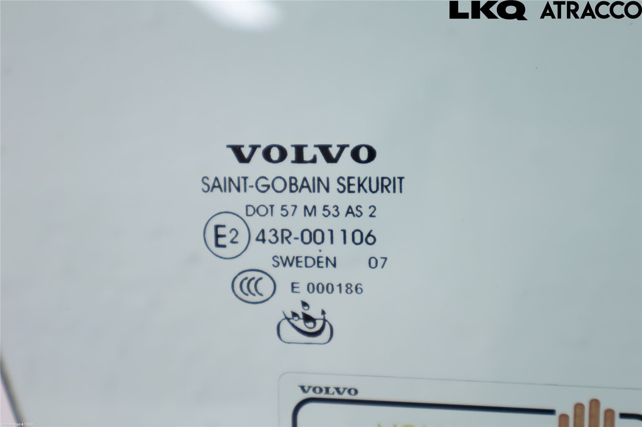 Volvo V70 05-08 Dörruta Fram Höger