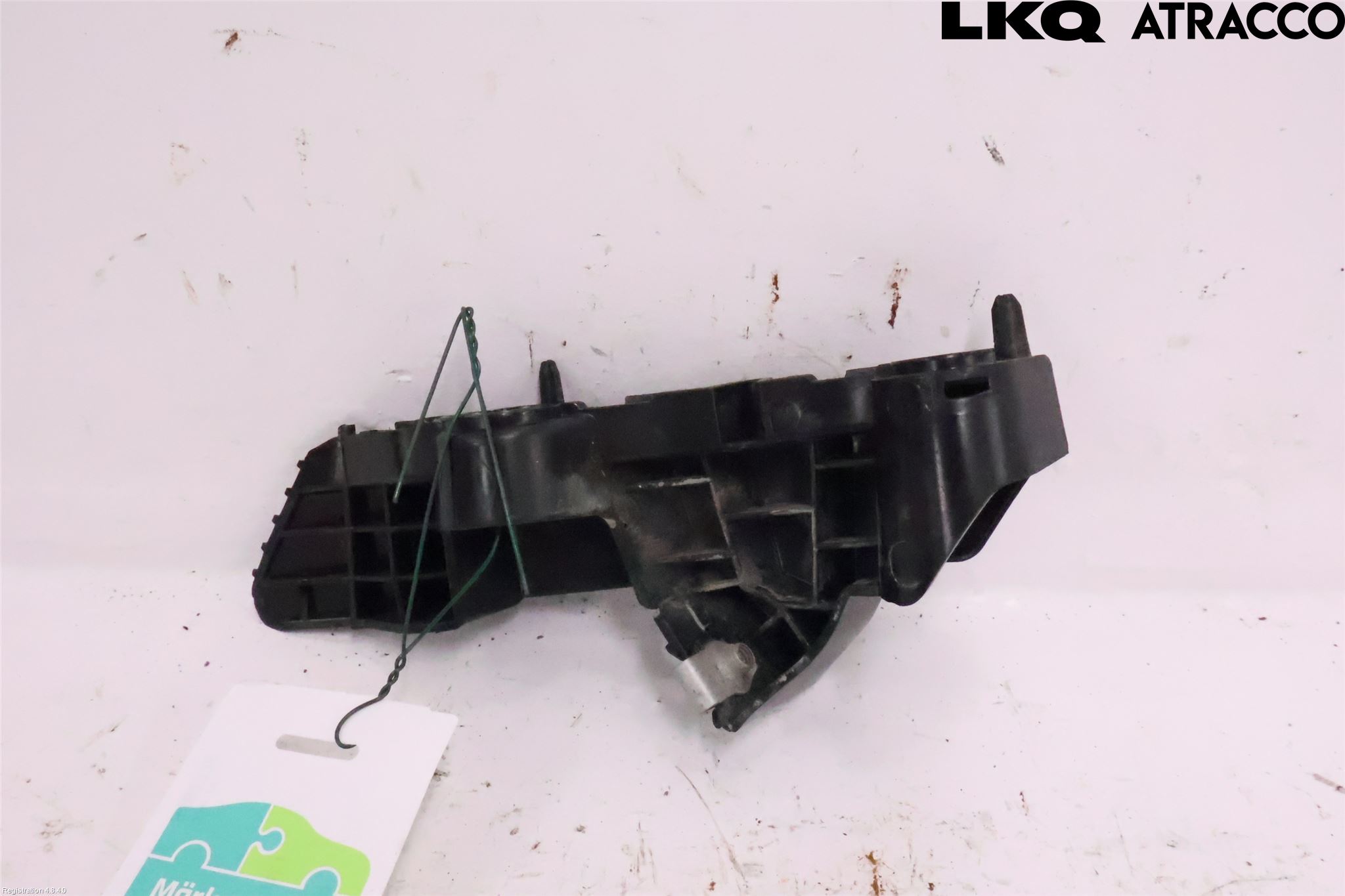 MG 4 23- Skärmfäste Fram Hö