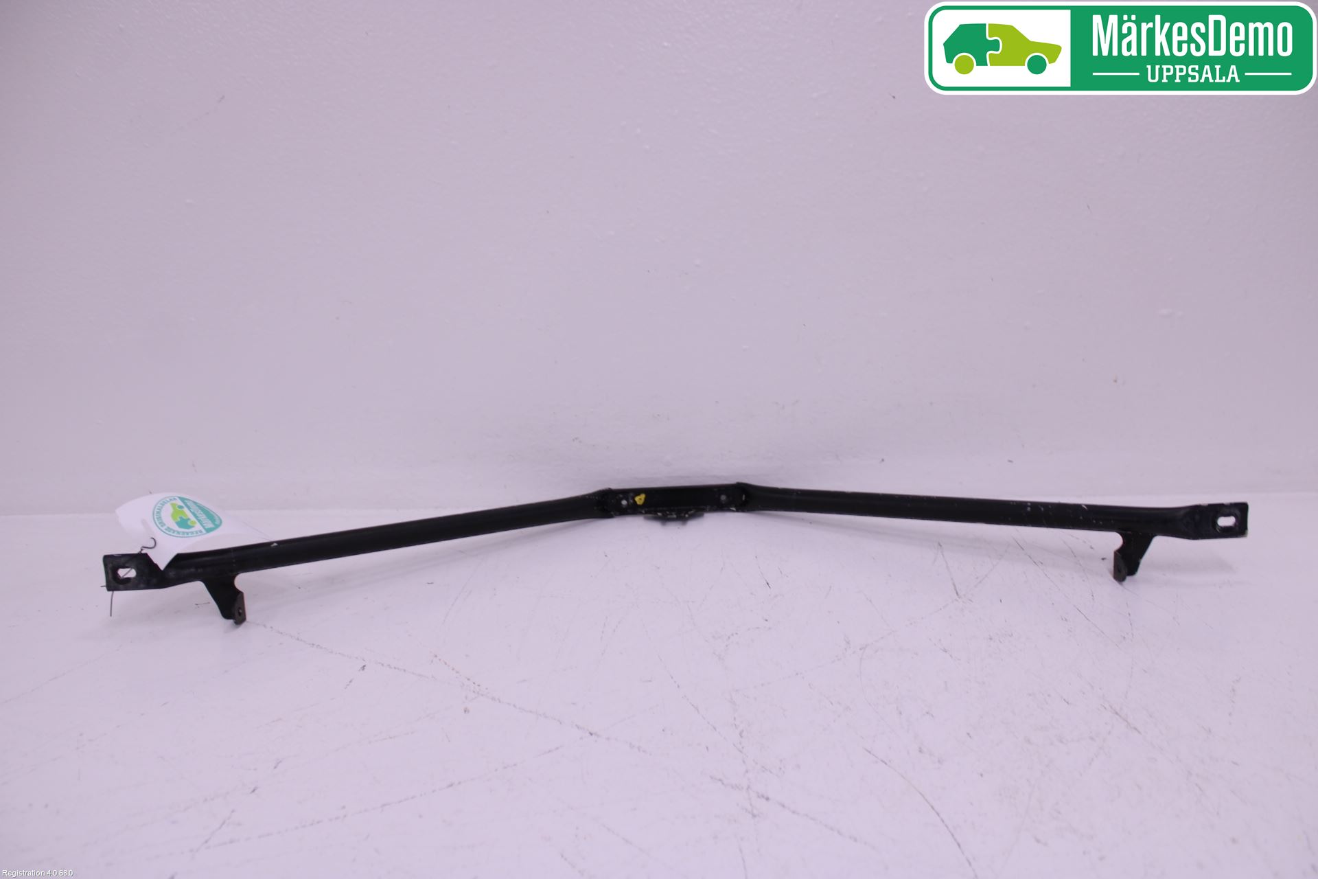 BMW 5 E60/61 Sed/Tou 02-10 Front Huvlåsplåt-Balk