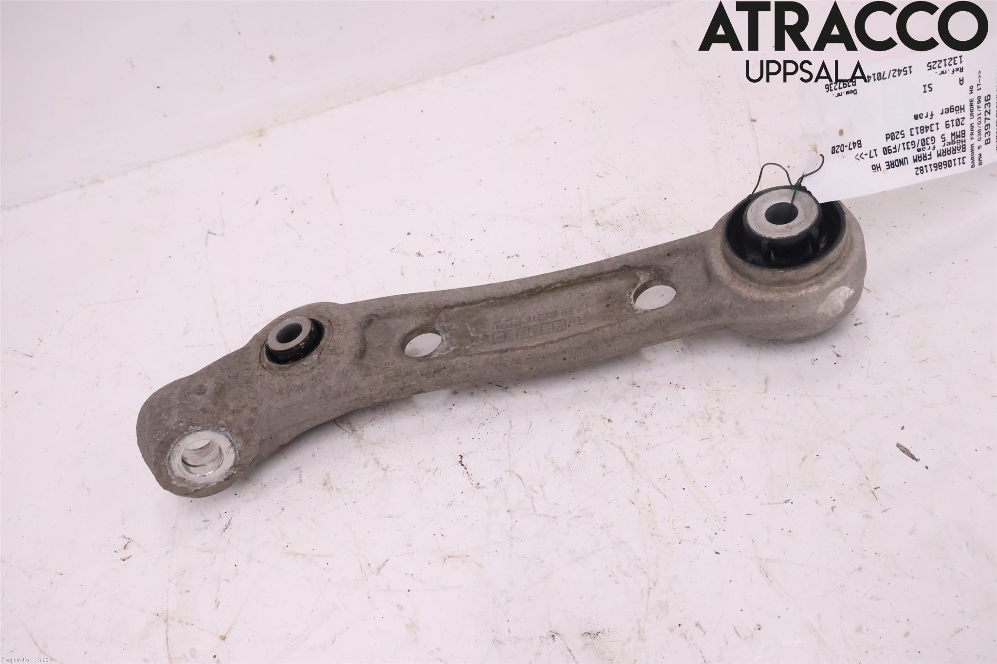 BMW 5 G30/G31/F90 17-23 Bärarm Fram Undre Hö