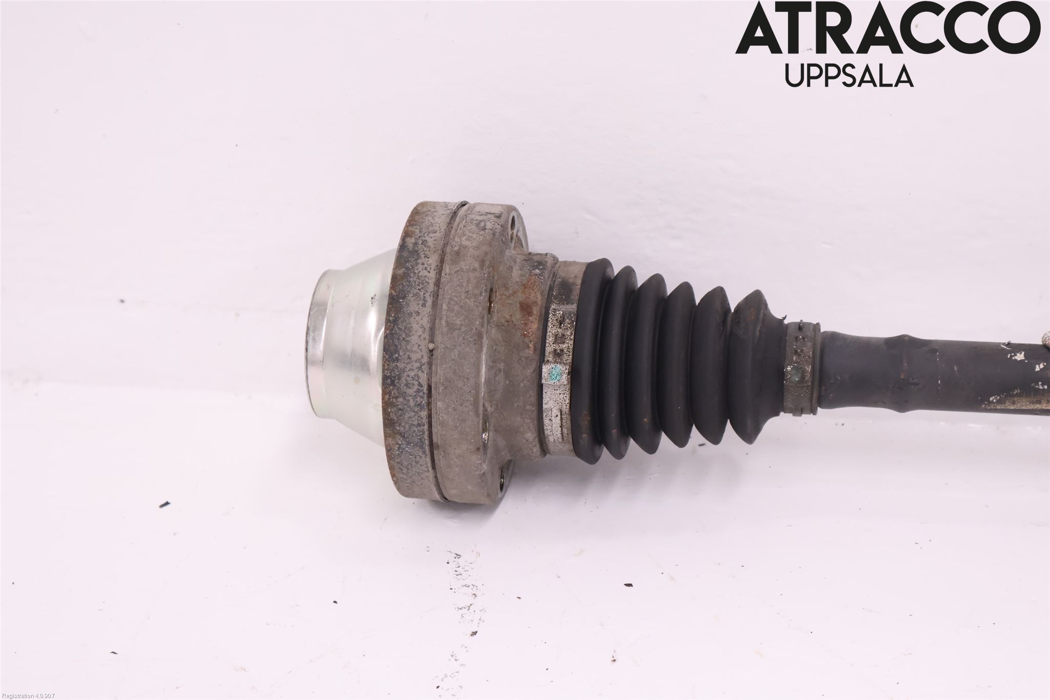 Volkswagen VW AMAROK 2H 10-22 Drivaxel Fram Höger