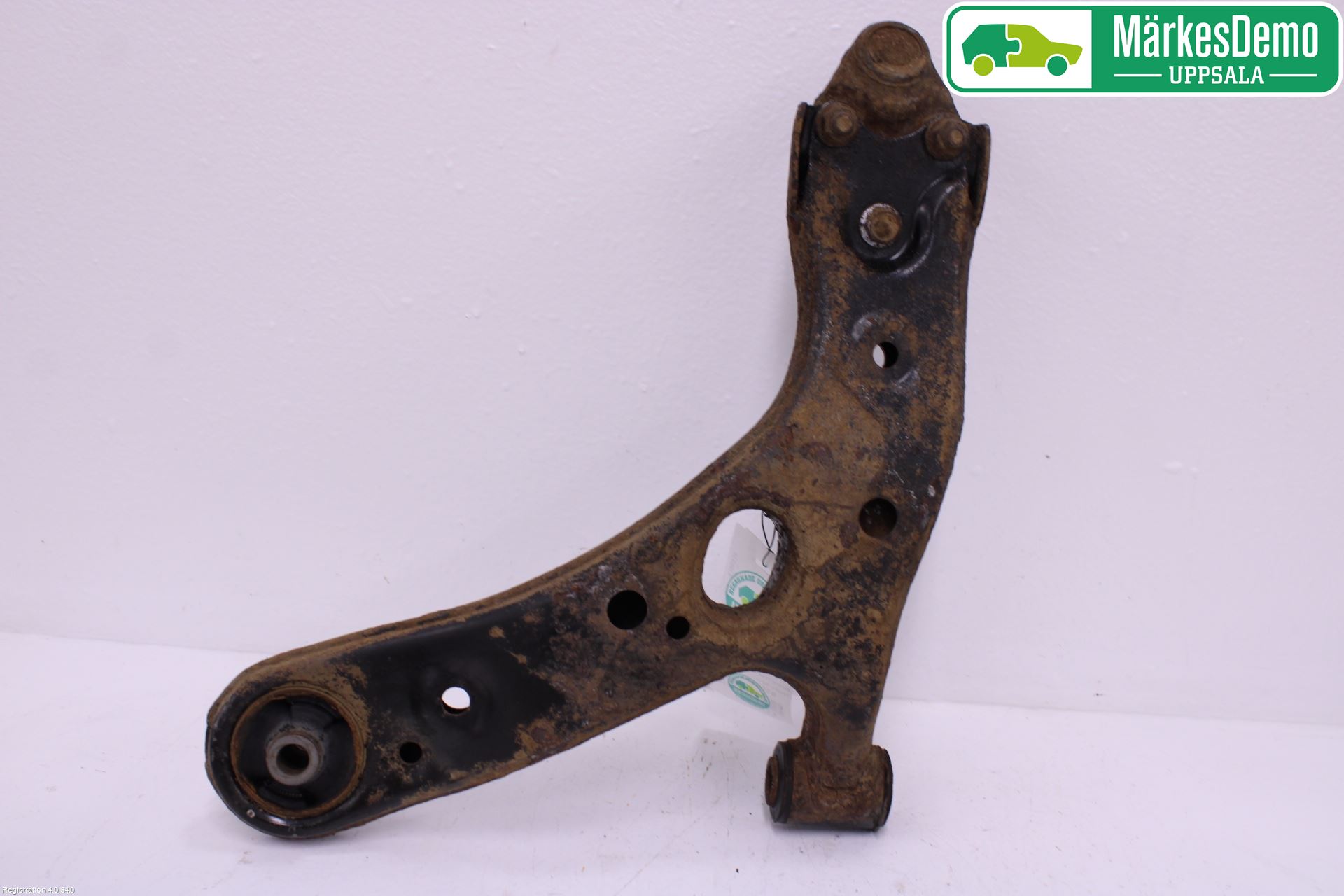 Toyota AURIS 10-12 Bärarm Fram Undre Hö