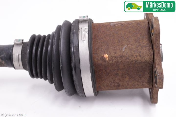 Volkswagen VW PASSAT 15-19 Drivaxel Fram Vänster
