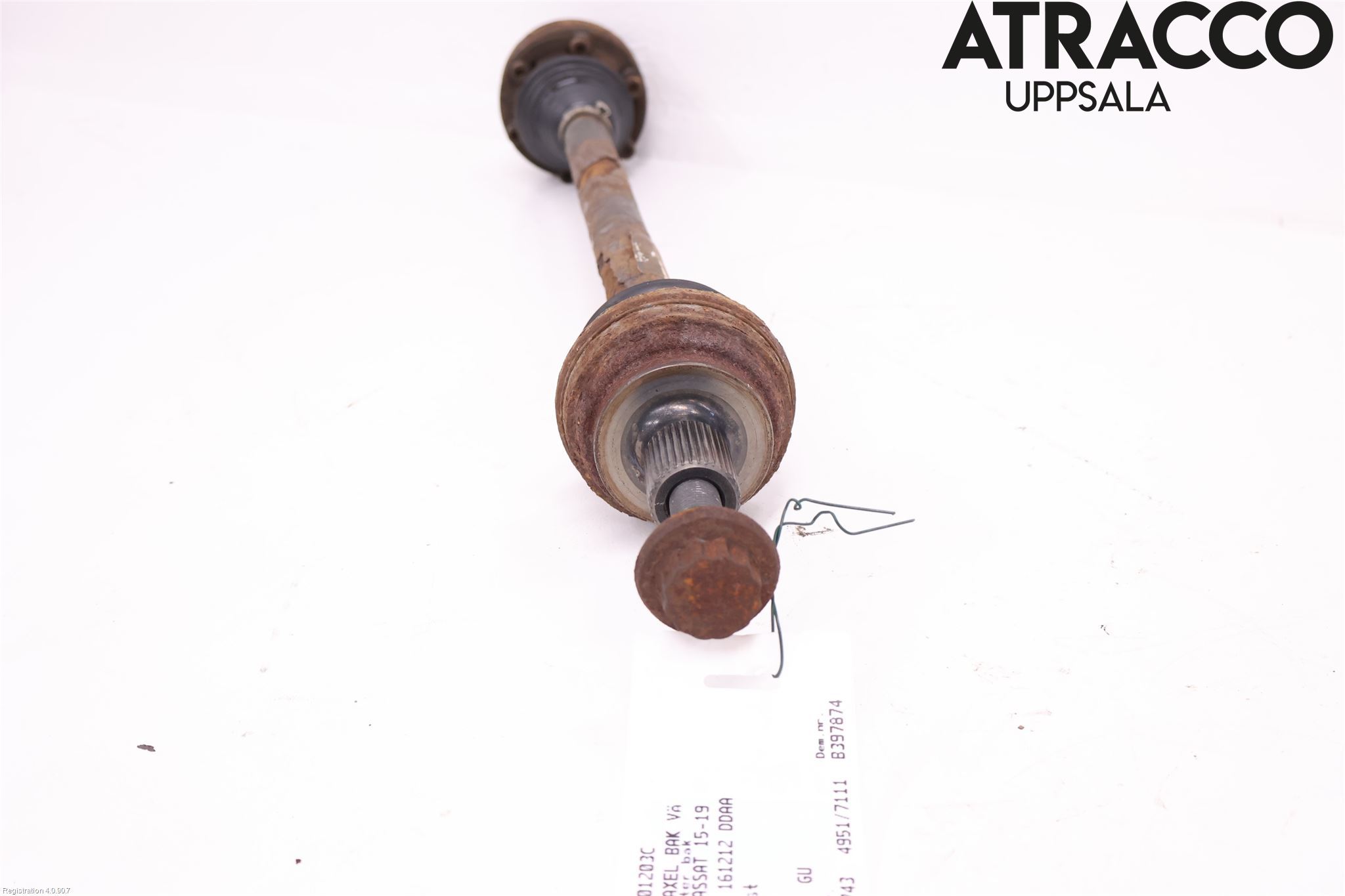 Volkswagen VW PASSAT 15-19 Drivaxel Bak Vänster