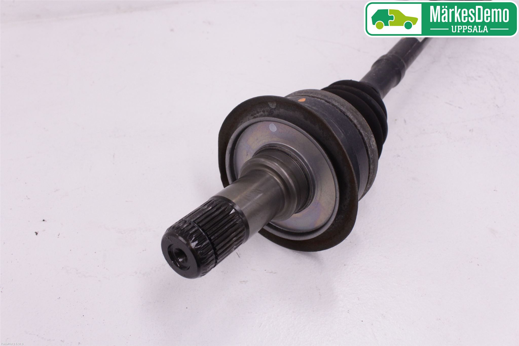 BMW 5 F10/F11/F18 09-17 Drivaxel Bak Höger