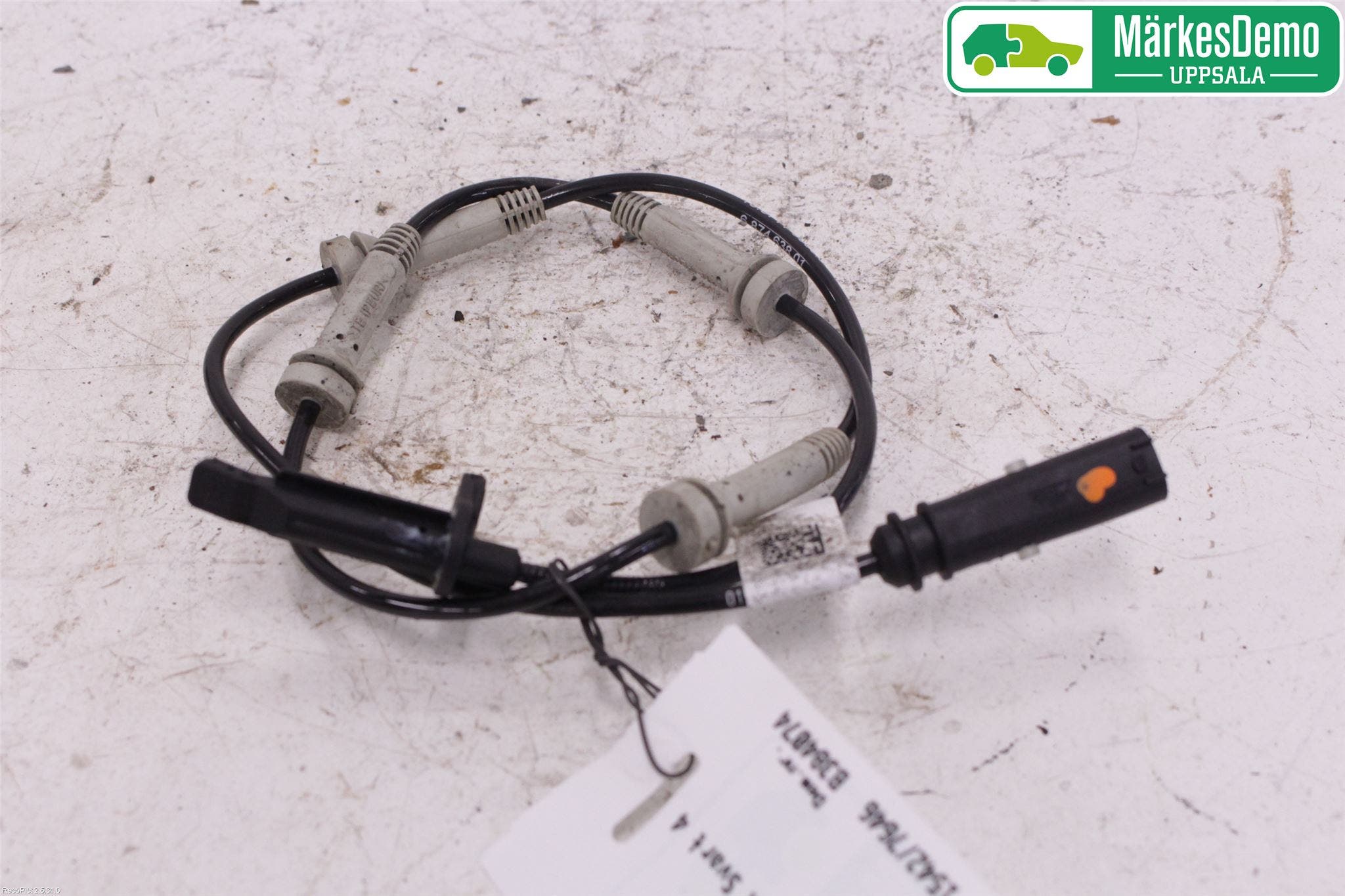 BMW 5 G30/G31/F90 17-23 Abs Sensor