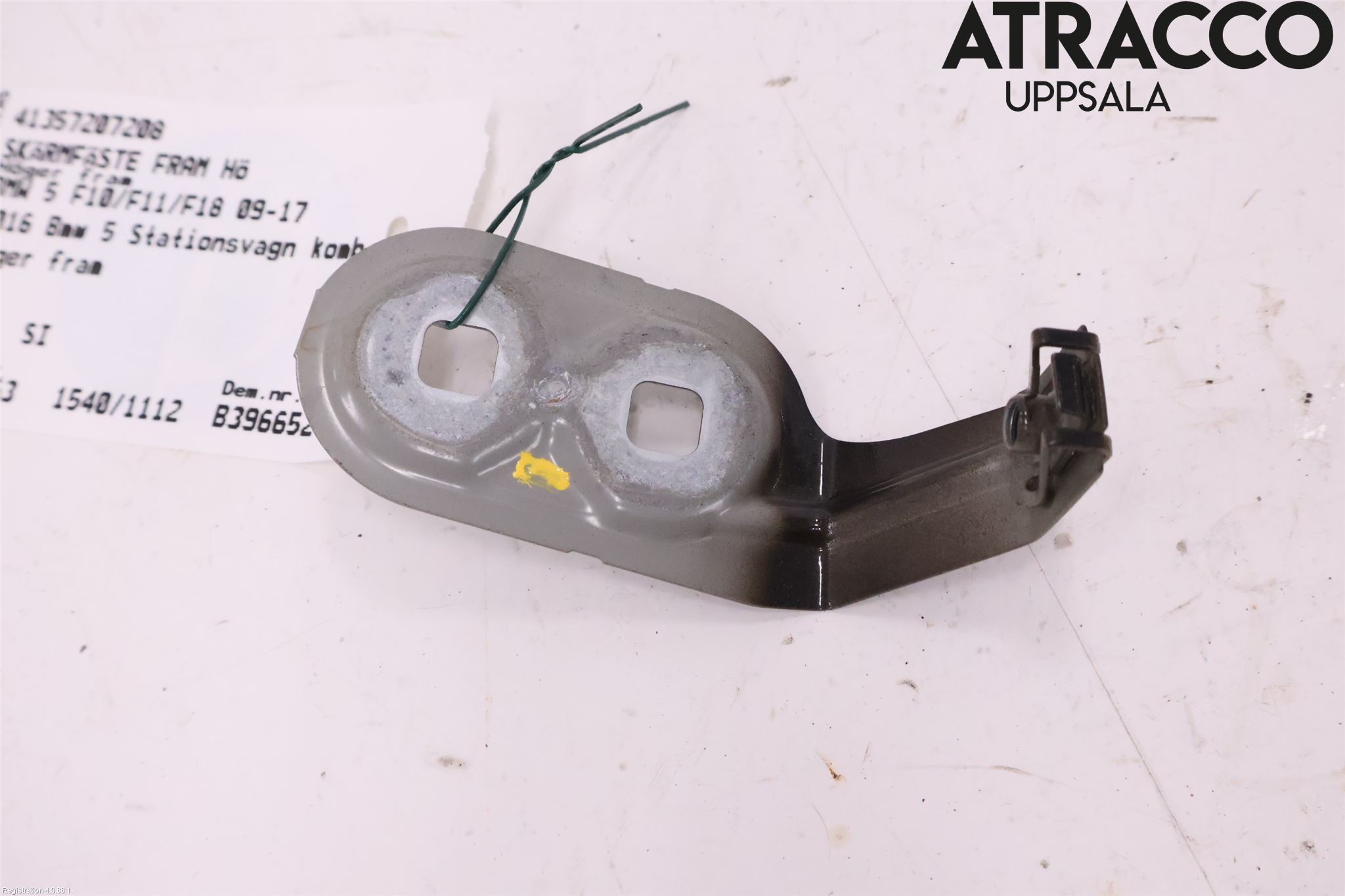 BMW 5 F10/F11/F18 09-17 Skärmfäste Fram Hö