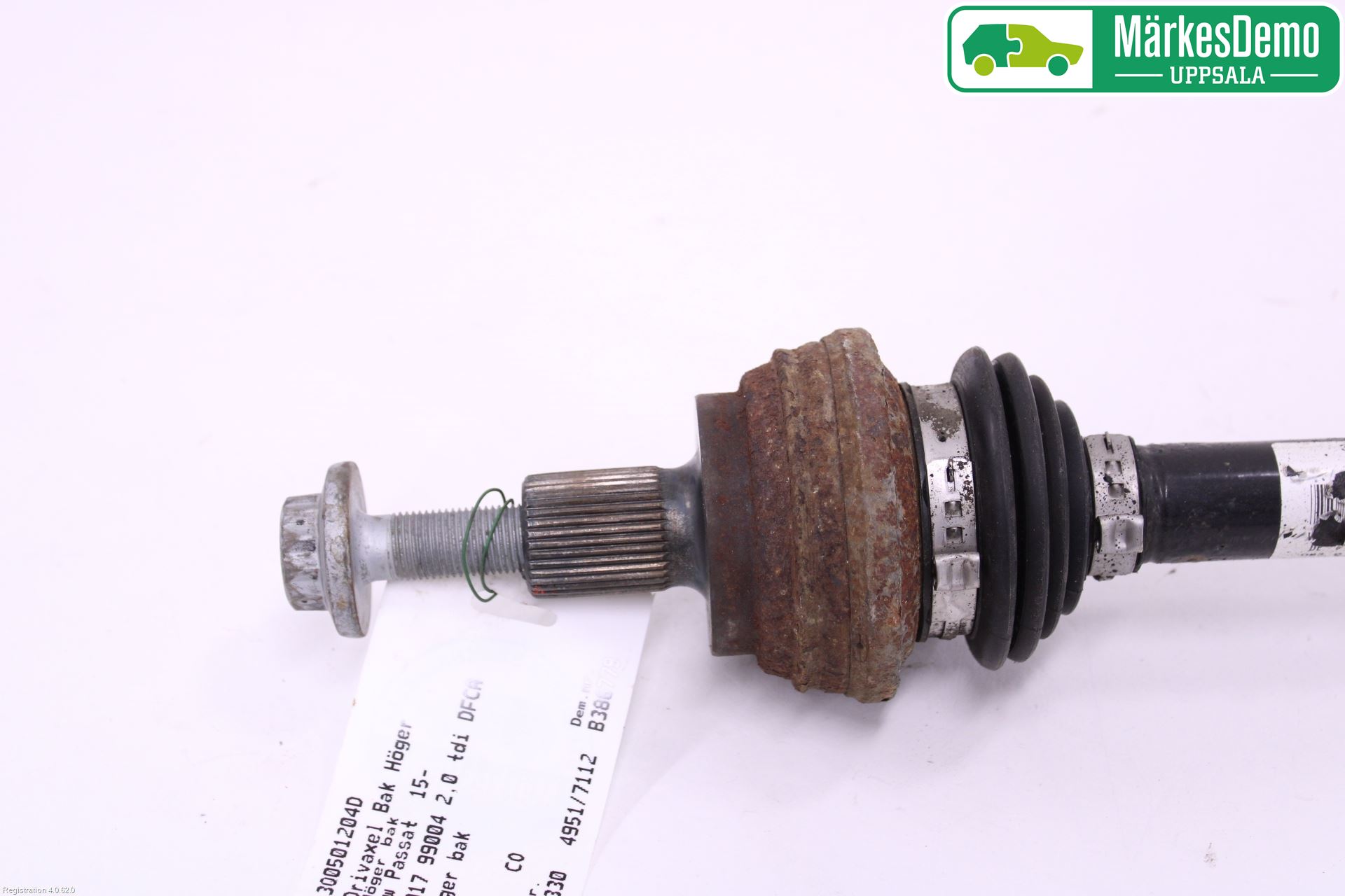 Volkswagen VW PASSAT 15-19 Drivaxel Bak Höger