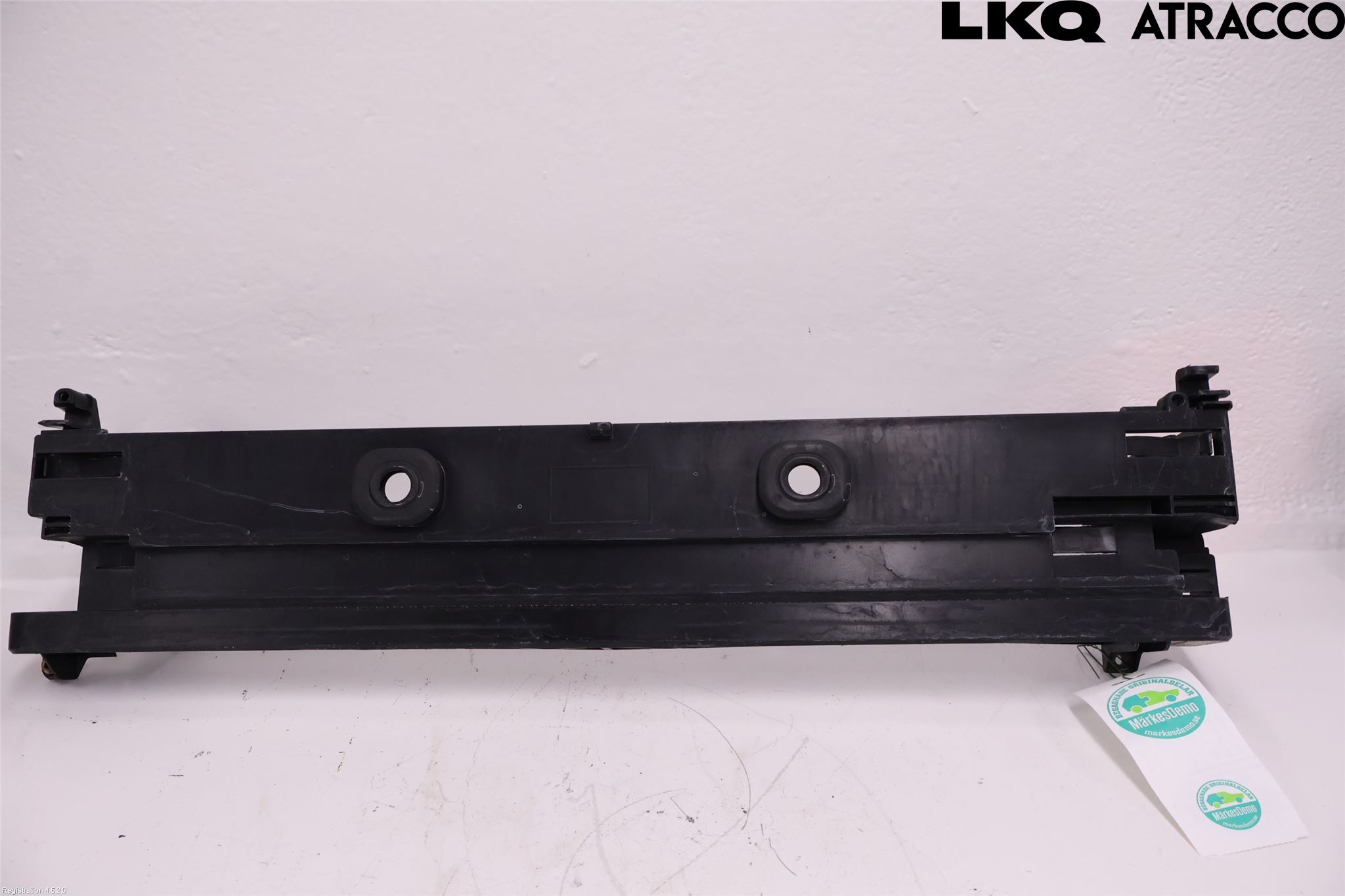 BMW 5 F10/F11/F18 09-17 Kylarfäste-Ram-Balk
