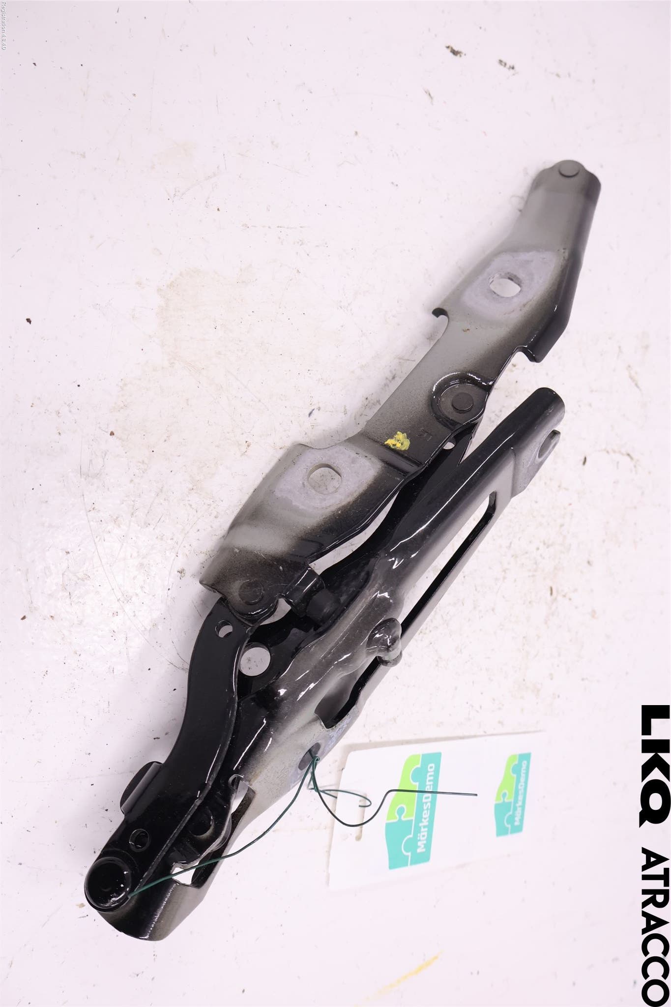 BMW 2 G42 22- Bakluckegångjärn Hö