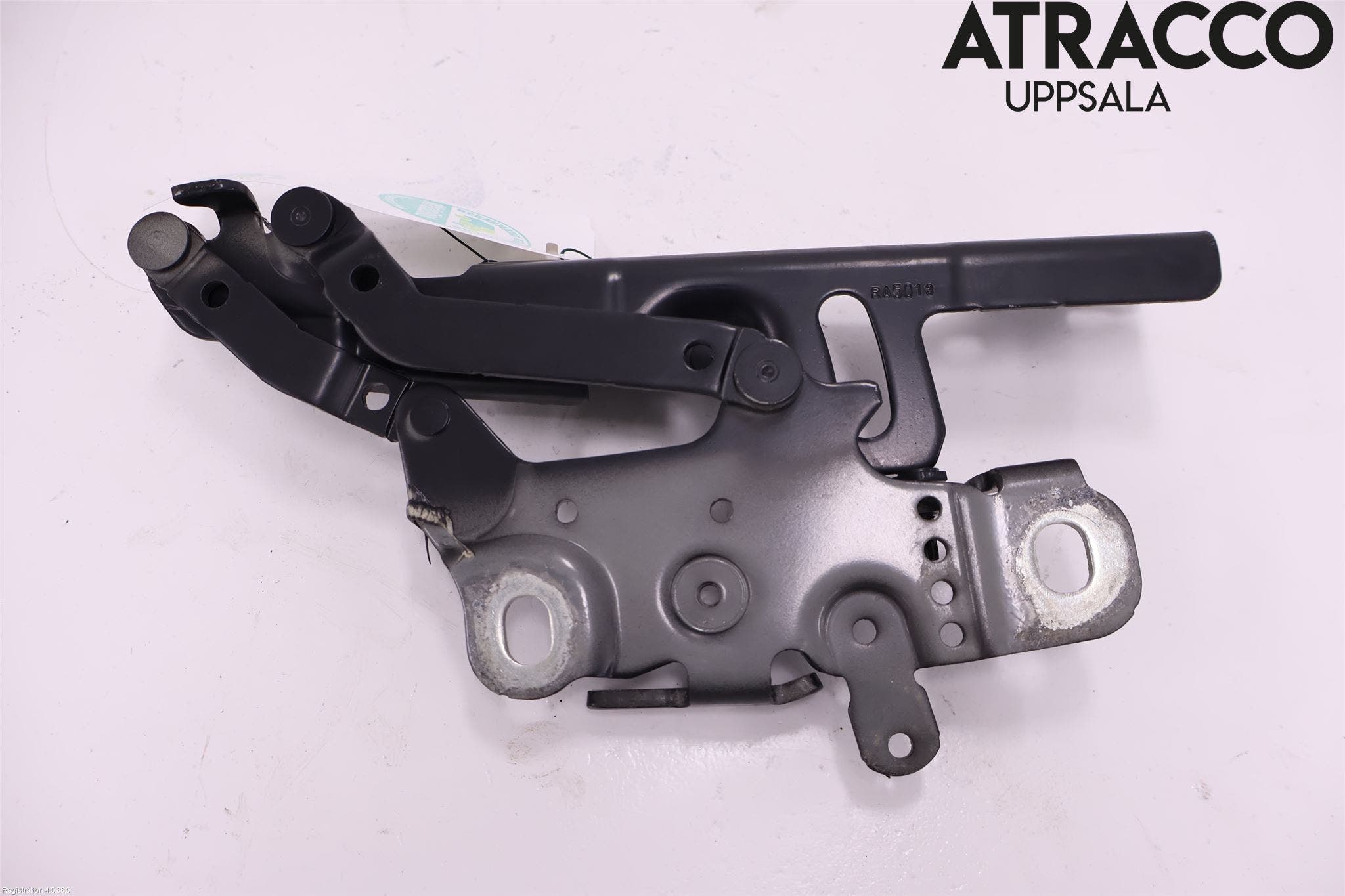 BMW 3 F30/F31/F80 12-19 Huvgångjärn