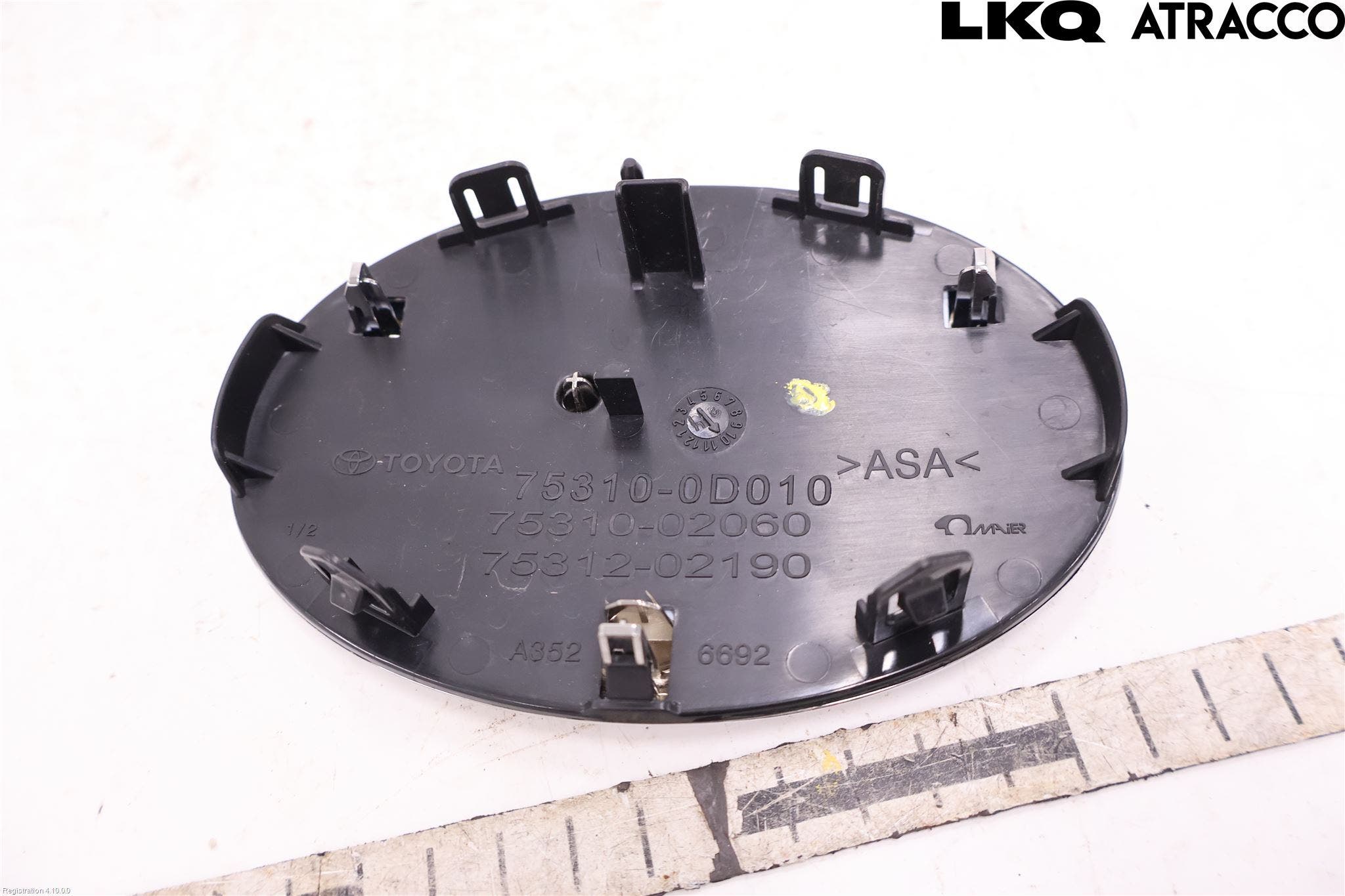 Toyota YARIS CROSS XP21 21- Emblem