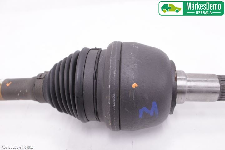 Mercedes-Benz MB GLA-KLASS (X156) 13-20 Drivaxel Fram Vänster
