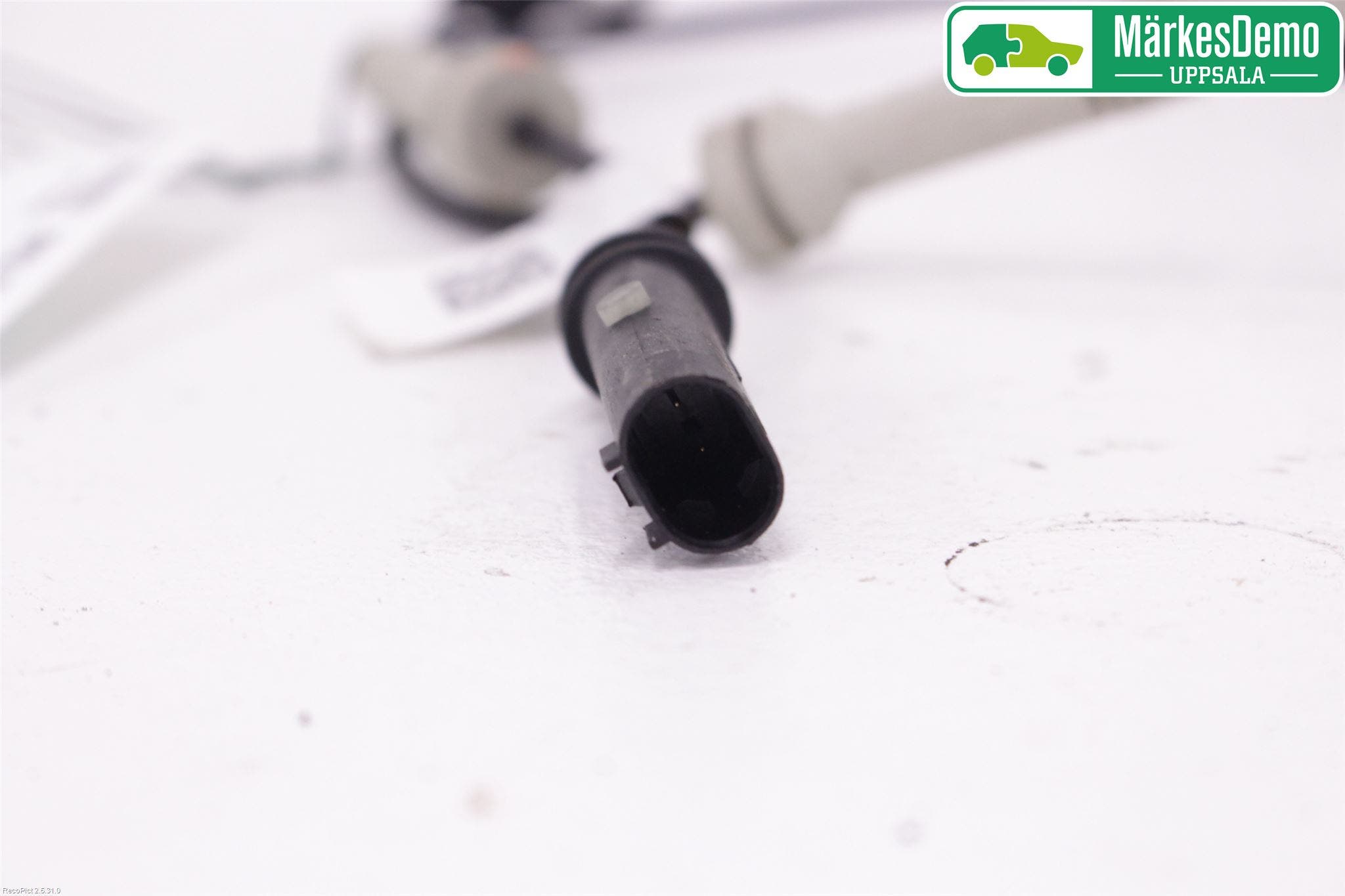 BMW 5 G30/G31/F90 17-23 Abs Sensor