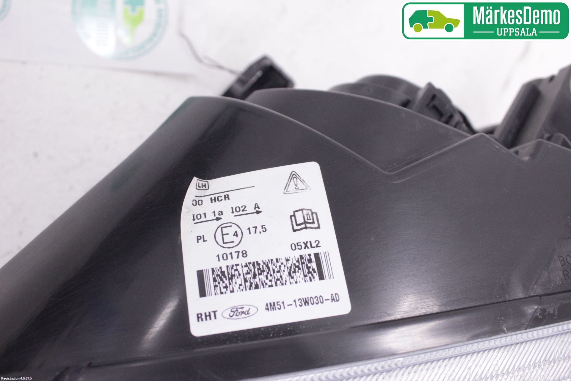 Ford FOCUS     04-07 Strålkastare Vänster