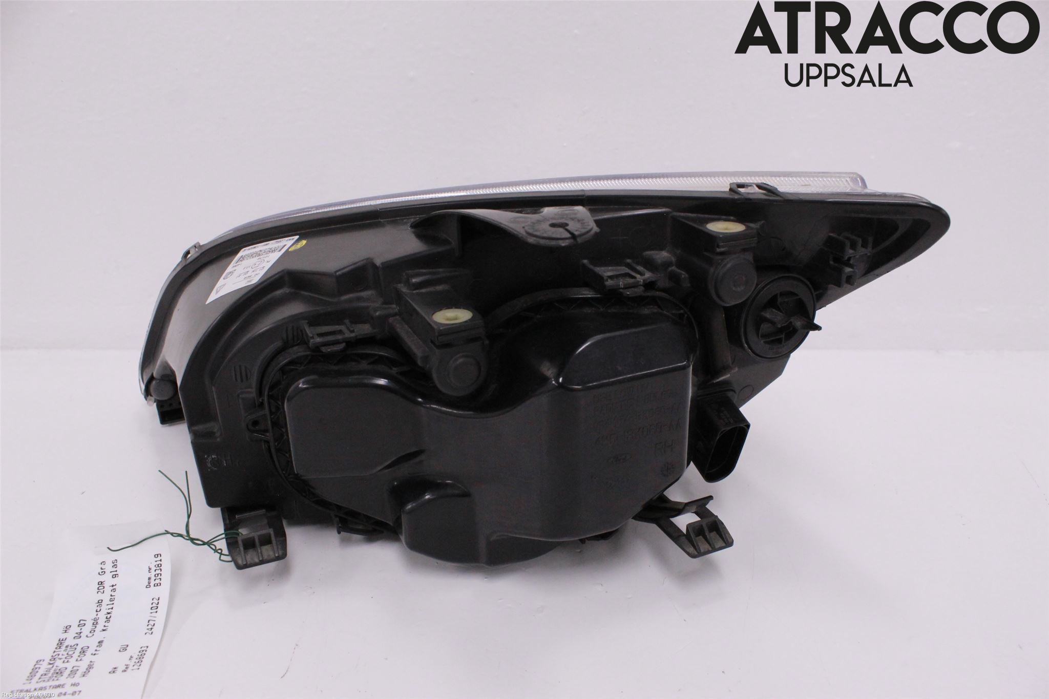 Ford FOCUS     04-07 Strålkastare Höger