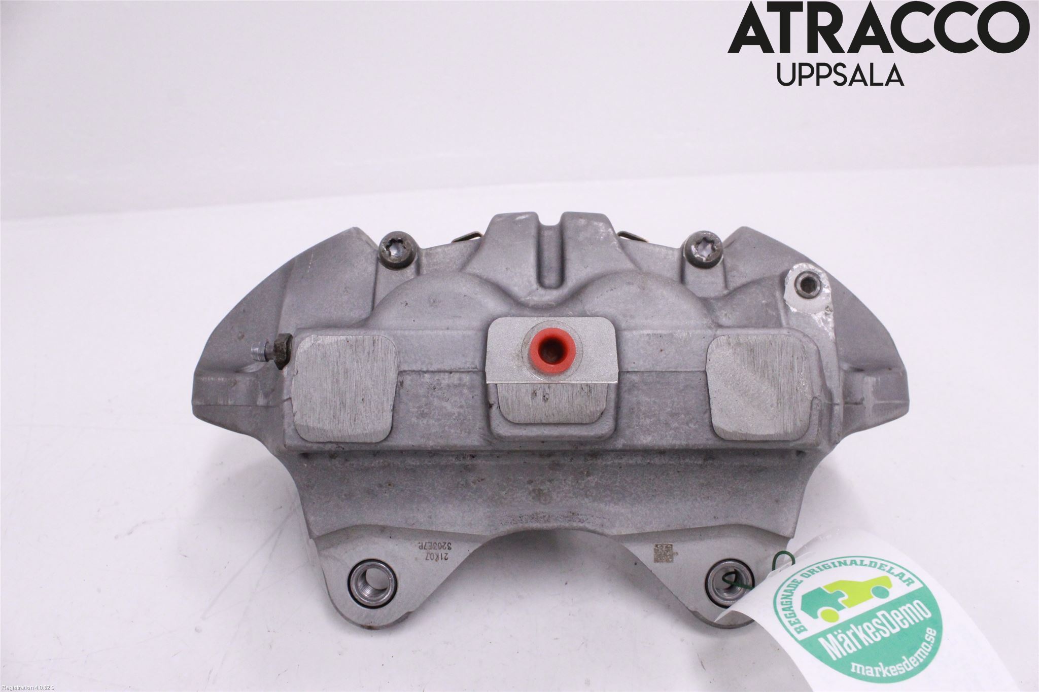 Tesla MODEL Y 21- Bromsok Fram Höger