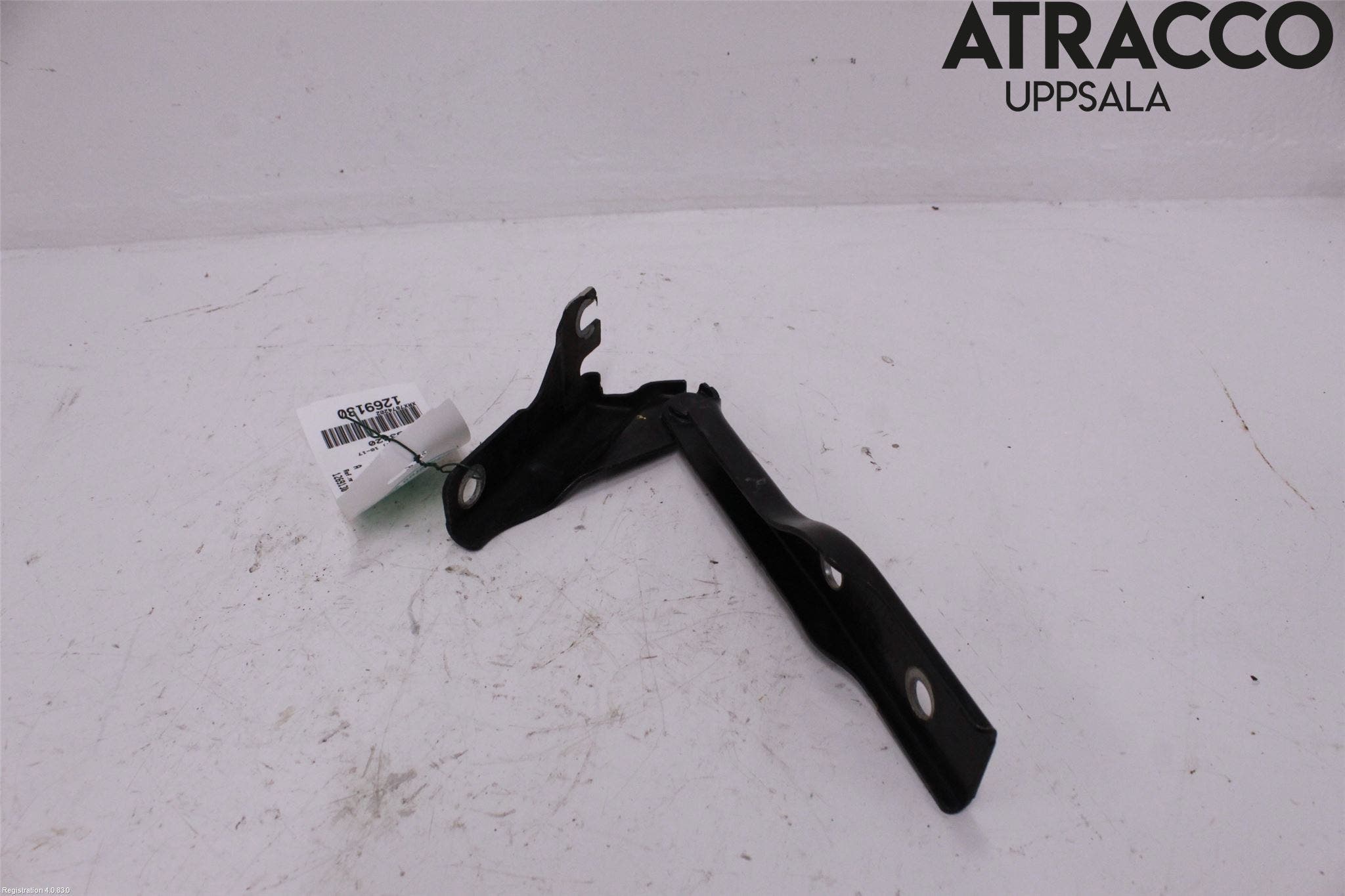 Volkswagen VW POLO 10-17 Huvgångjärn